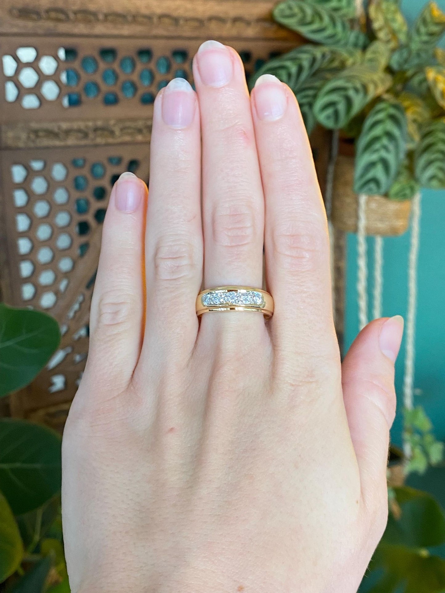 Vintage Solid 18k Yellow Gold Diamond Ring Band - Size 9.25