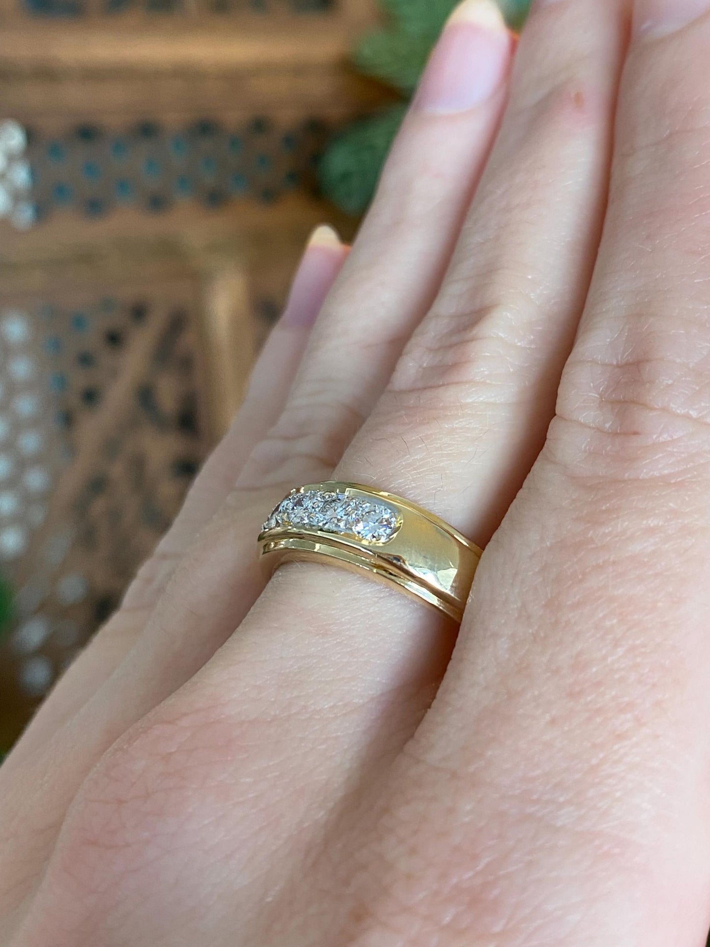 Vintage Solid 18k Yellow Gold Diamond Ring Band - Size 9.25