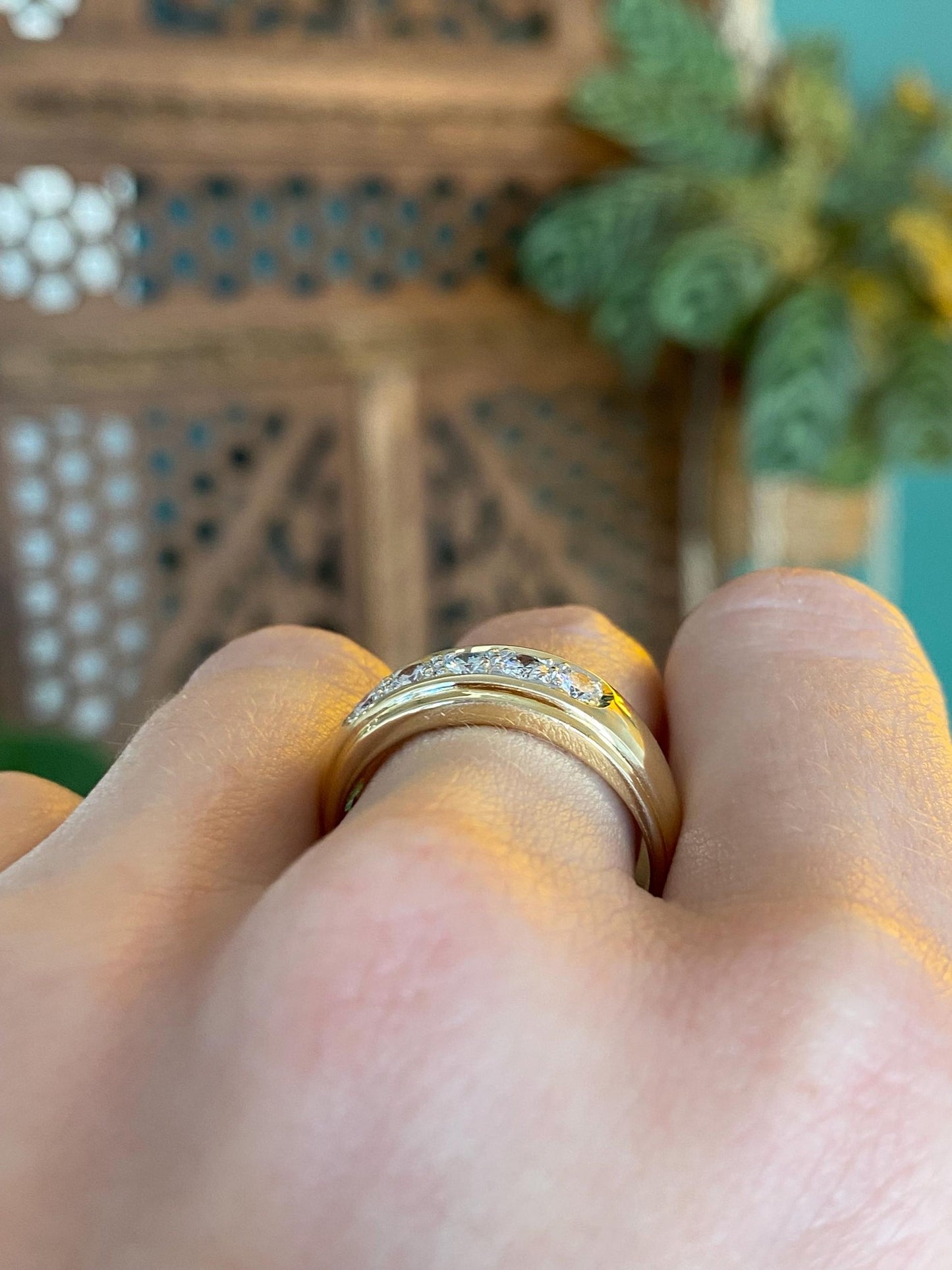 Vintage Solid 18k Yellow Gold Diamond Ring Band - Size 9.25