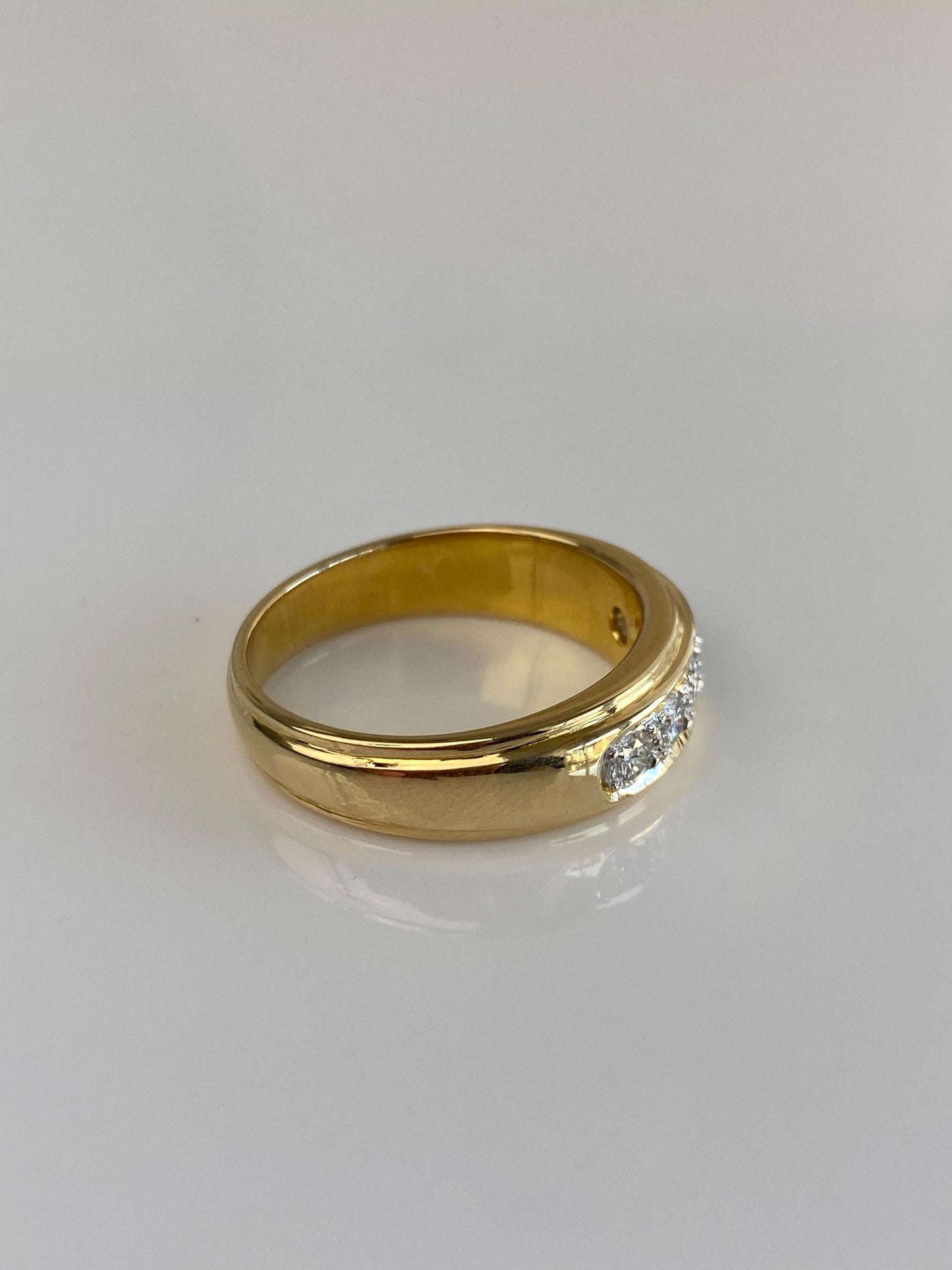 Vintage Solid 18k Yellow Gold Diamond Ring Band - Size 9.25