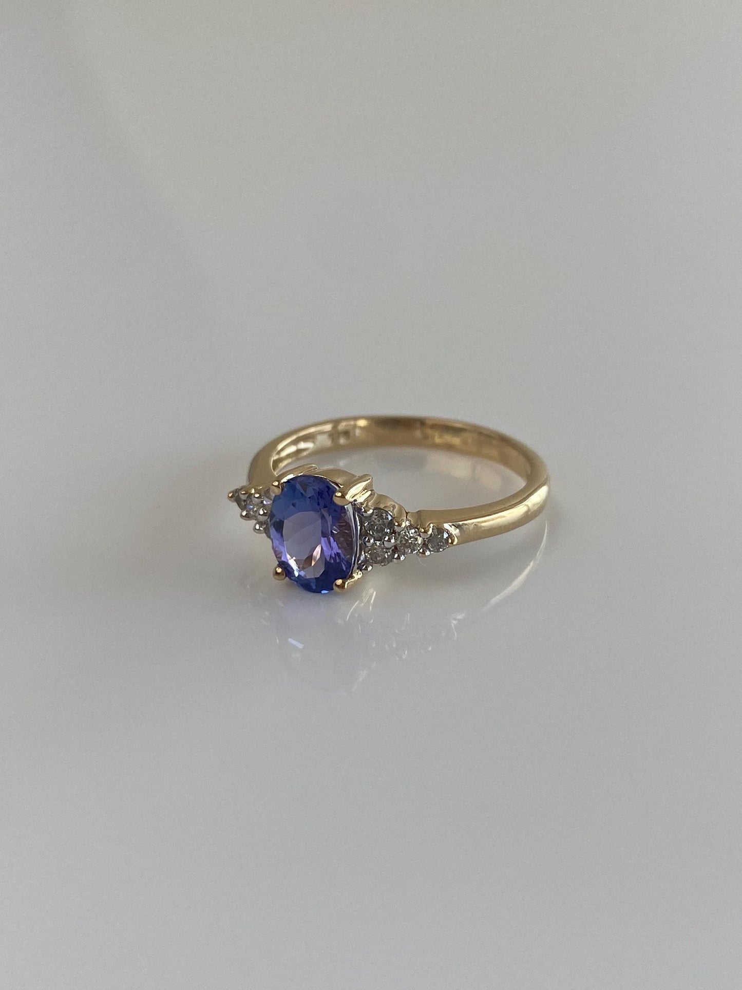 Vintage Solid 14k Yellow Gold Tanzanite Diamonds Ring - Size 7.75