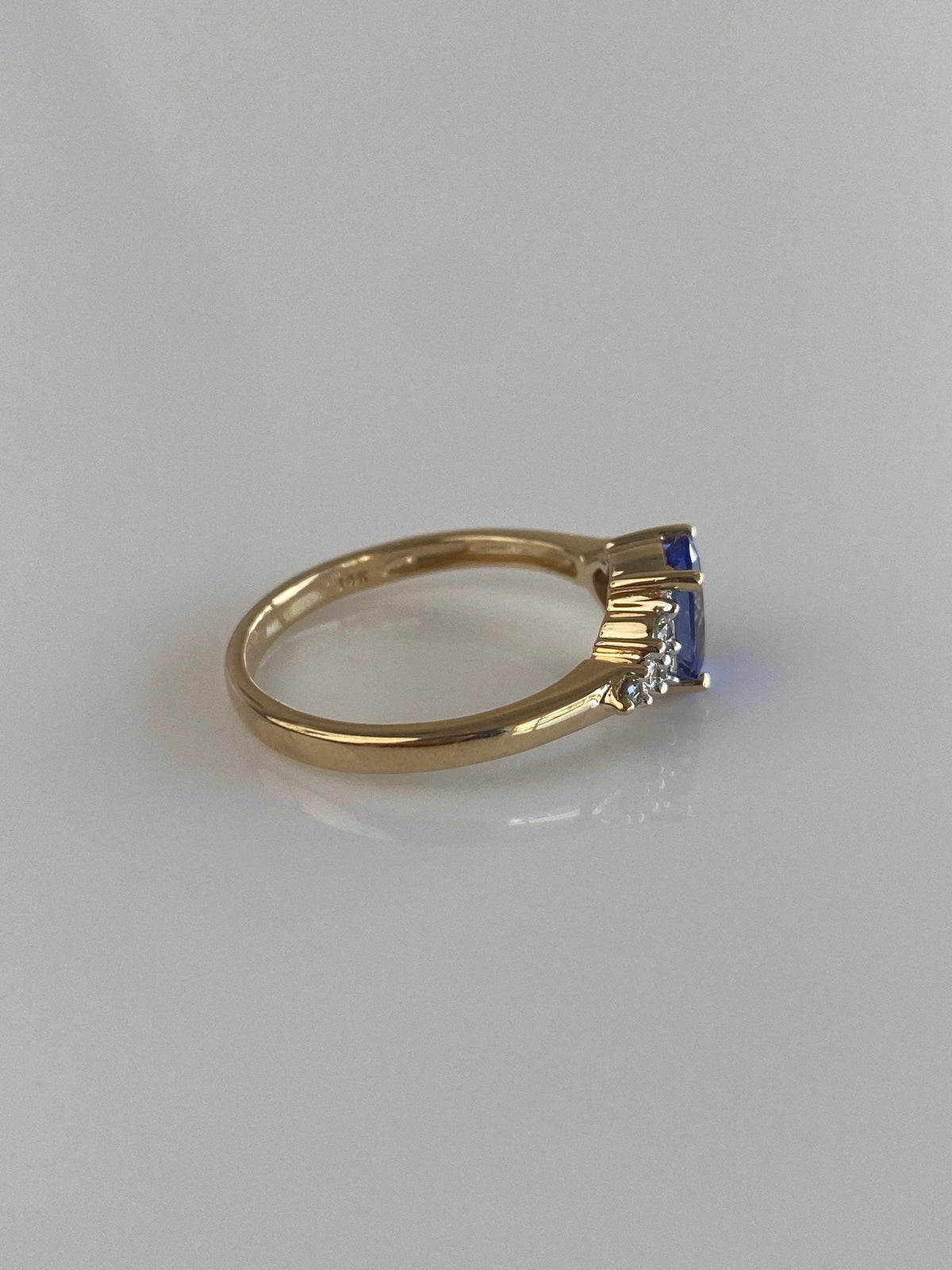 Vintage Solid 14k Yellow Gold Tanzanite Diamonds Ring - Size 7.75