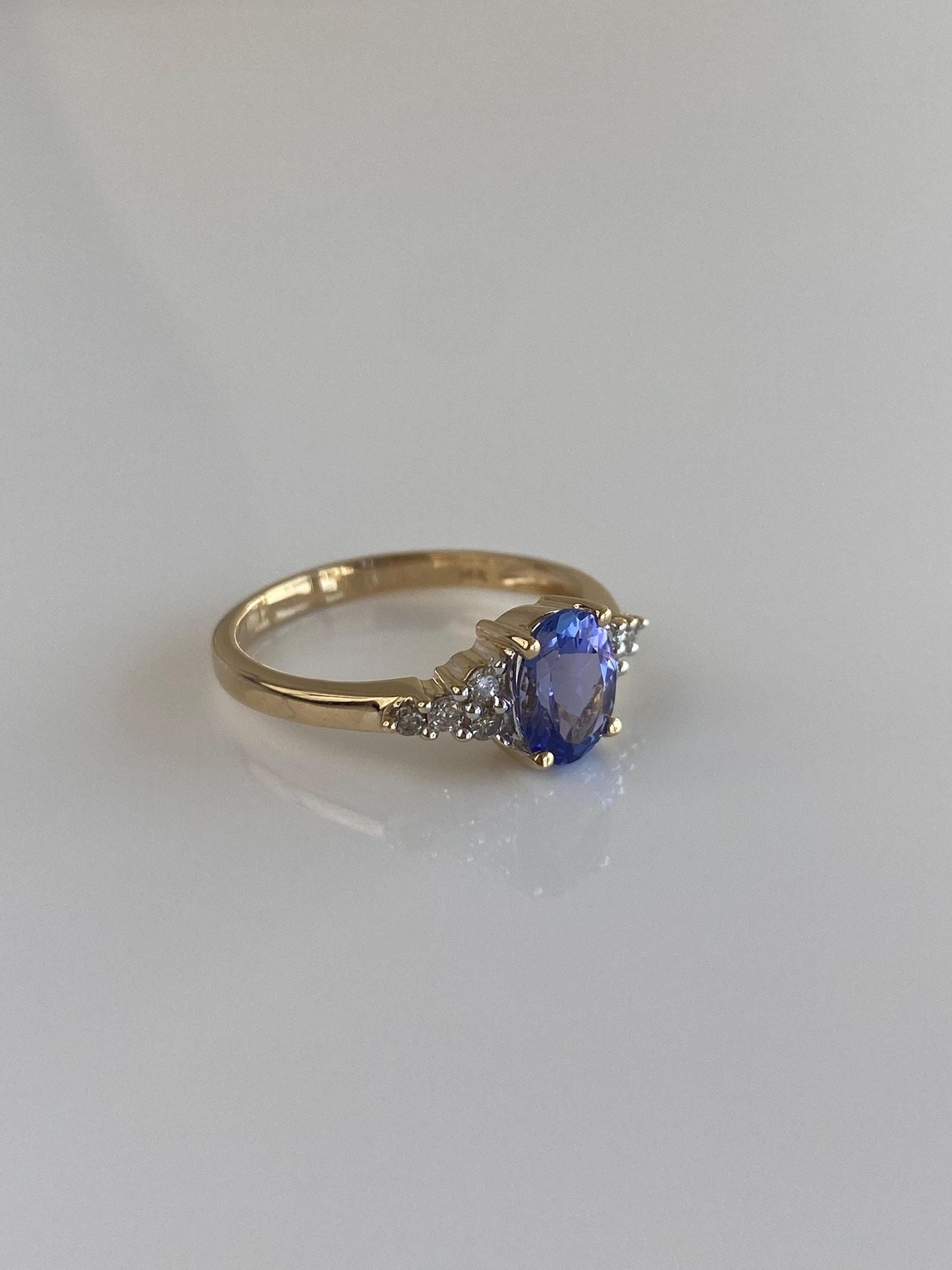 Vintage Solid 14k Yellow Gold Tanzanite Diamonds Ring - Size 7.75