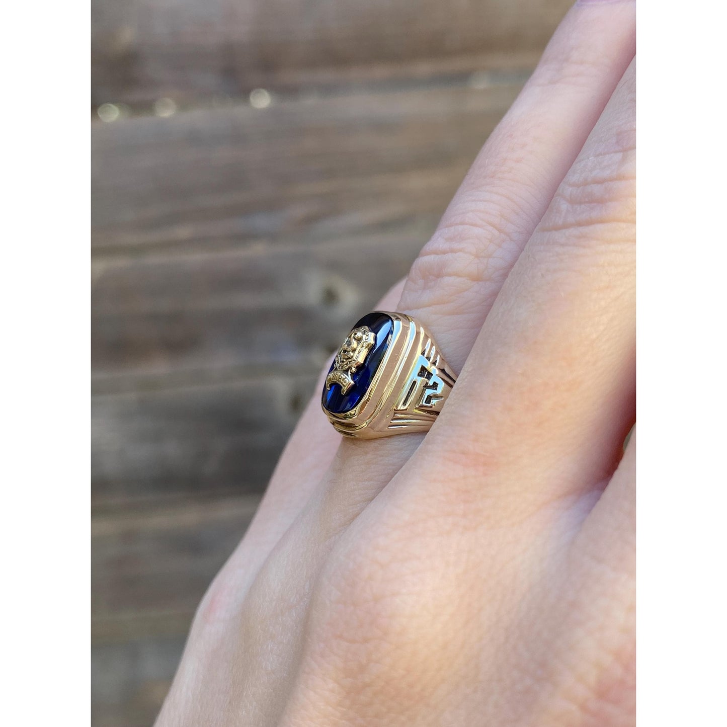 Vintage Solid 10k Yellow Gold Blue Spinel 1962 Class Ring - Size 5.25