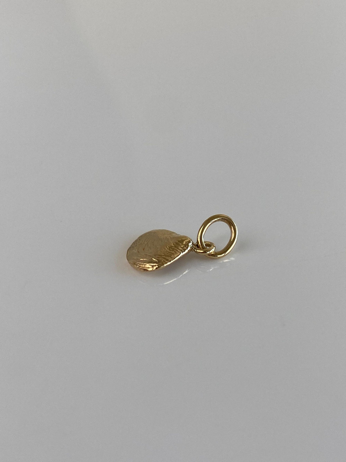 Vintage Solid 14k Yellow Gold Shell Charm