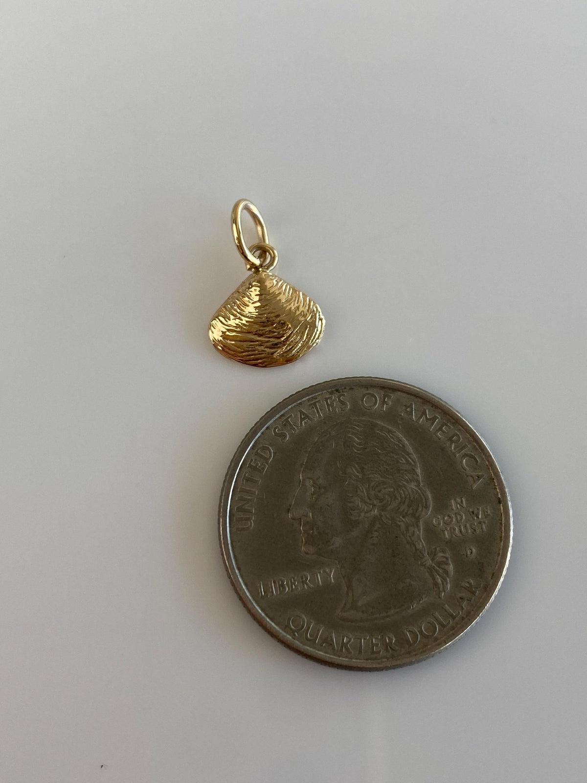 Vintage Solid 14k Yellow Gold Shell Charm