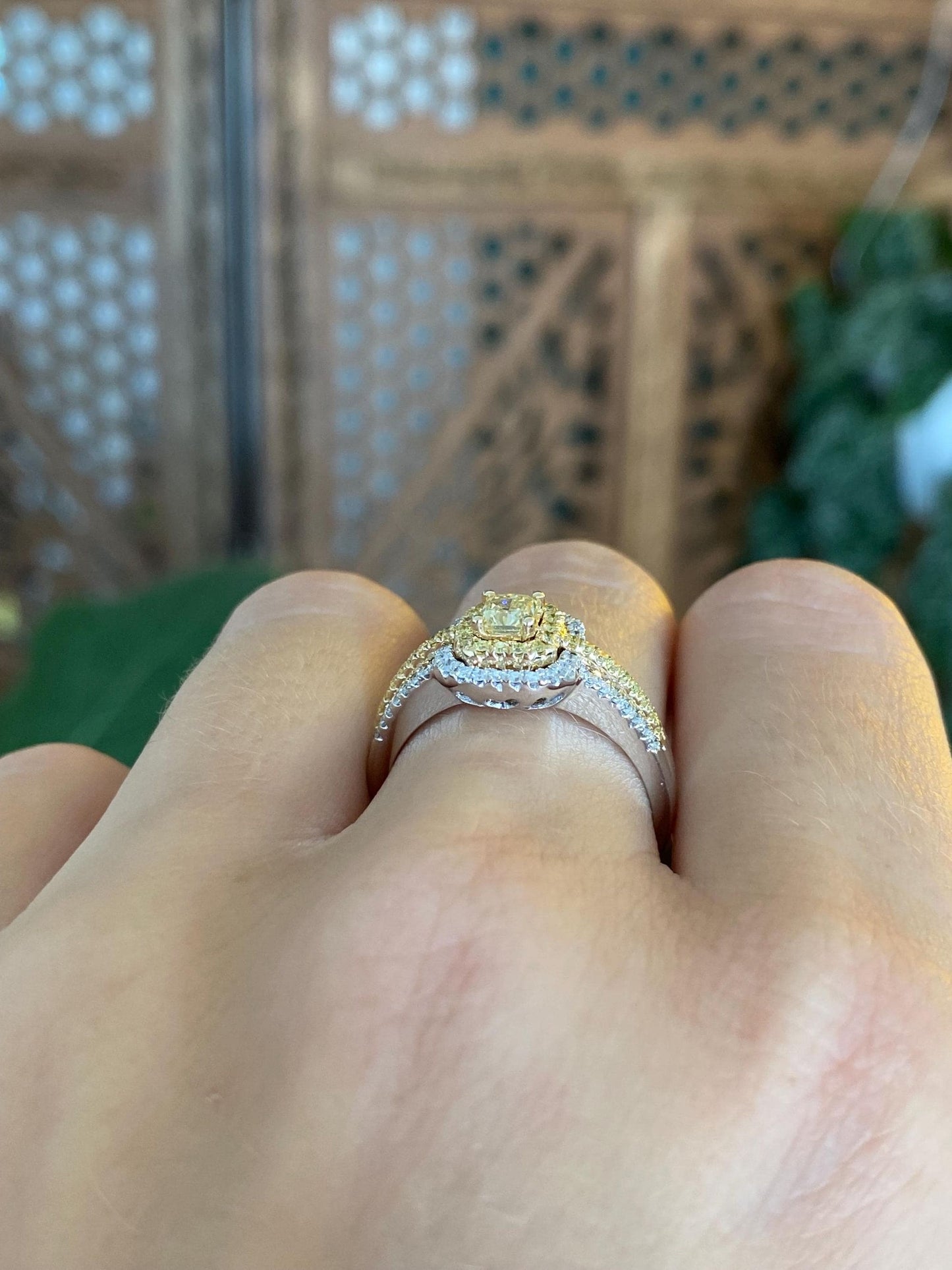 Vintage Solid 14k White Gold Yellow & Clear Diamonds Ring - Size 7.25