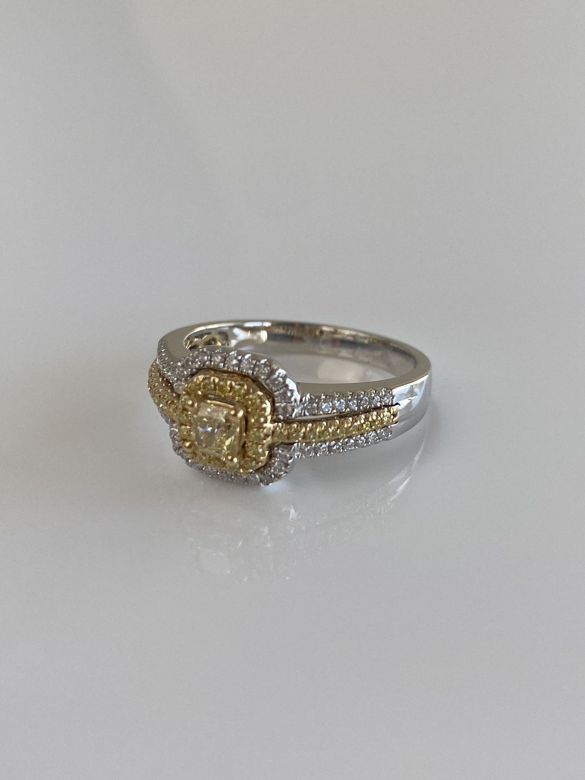 Vintage Solid 14k White Gold Yellow & Clear Diamonds Ring - Size 7.25