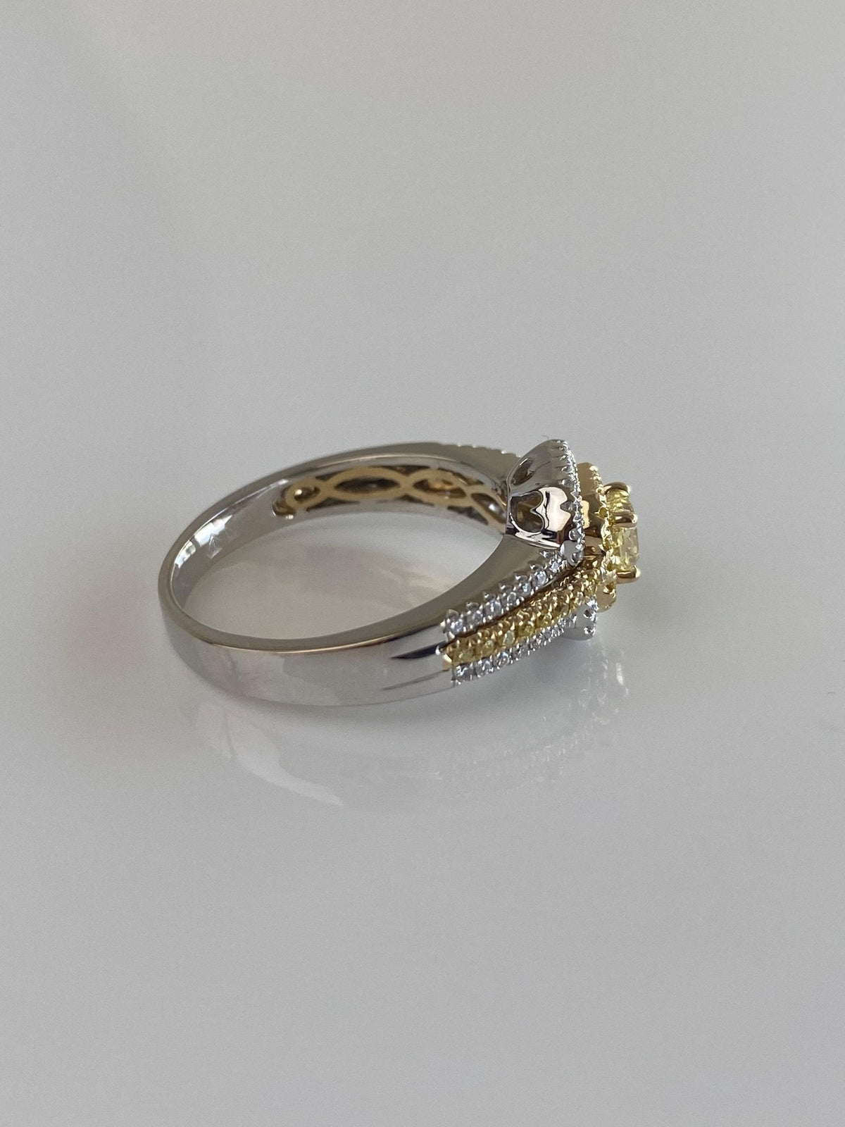 Vintage Solid 14k White Gold Yellow & Clear Diamonds Ring - Size 7.25