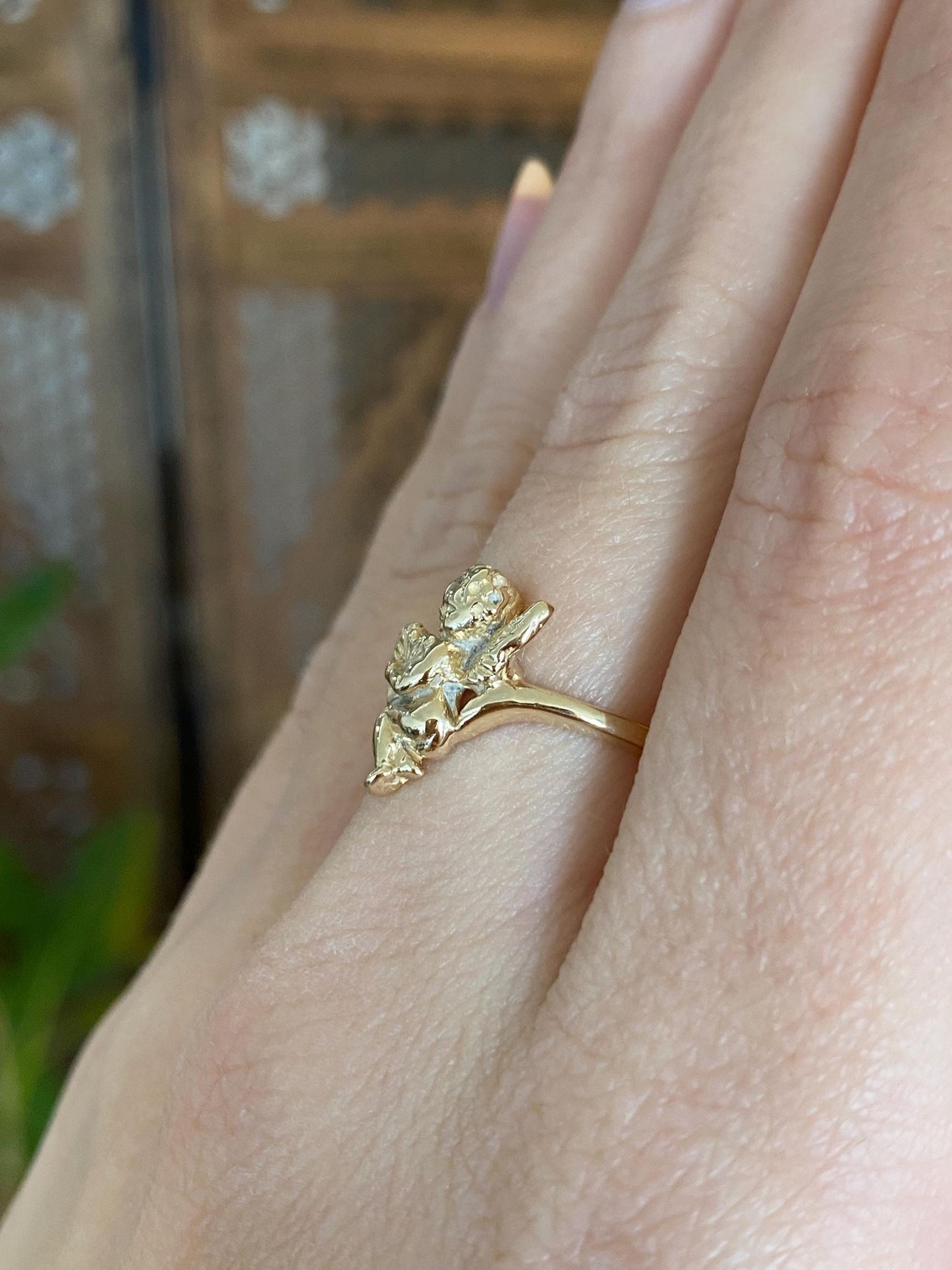 Vintage Solid 14k Yellow Gold Cupid Chevron Ring - Size 6.5