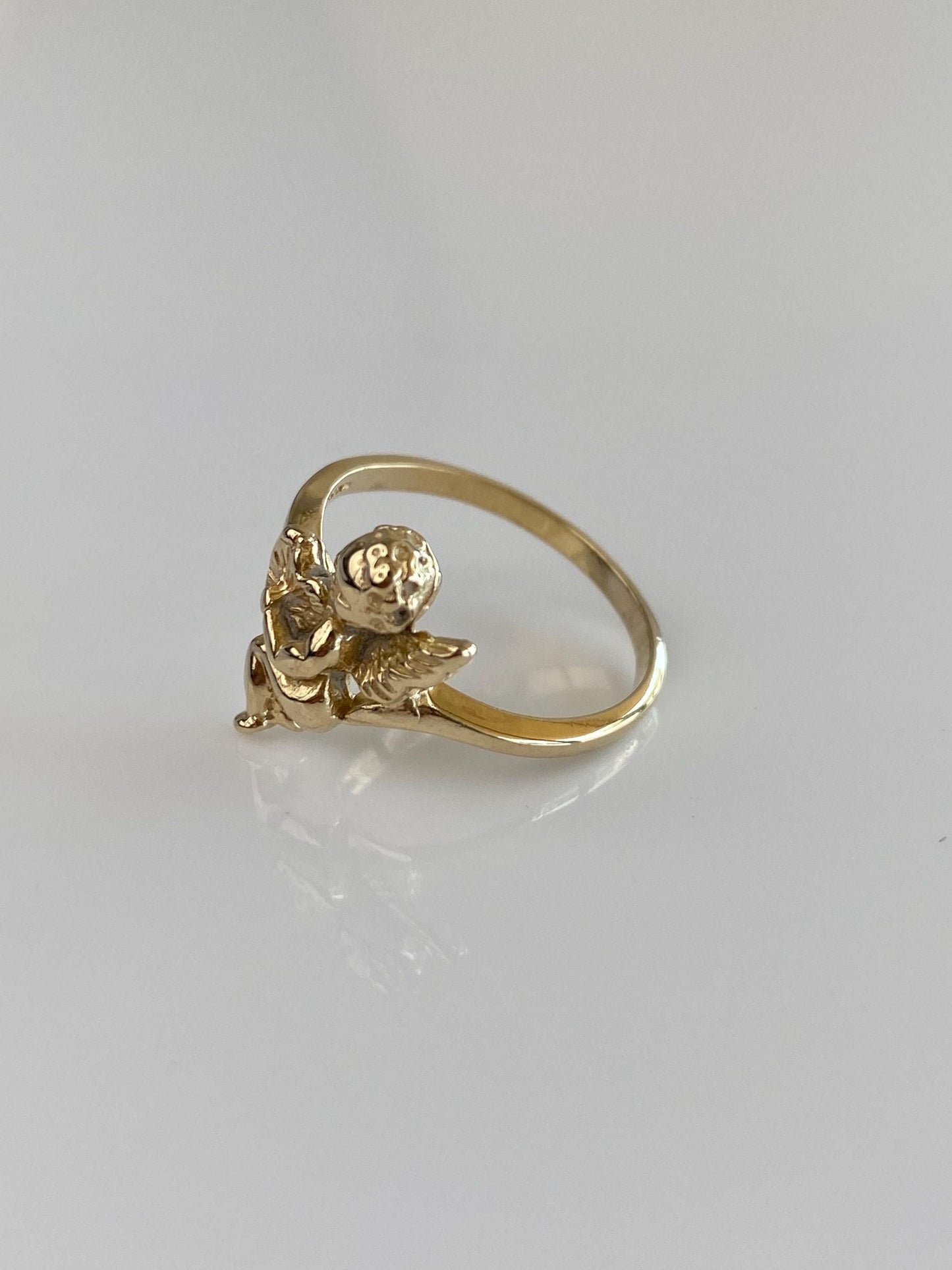 Vintage Solid 14k Yellow Gold Cupid Chevron Ring - Size 6.5