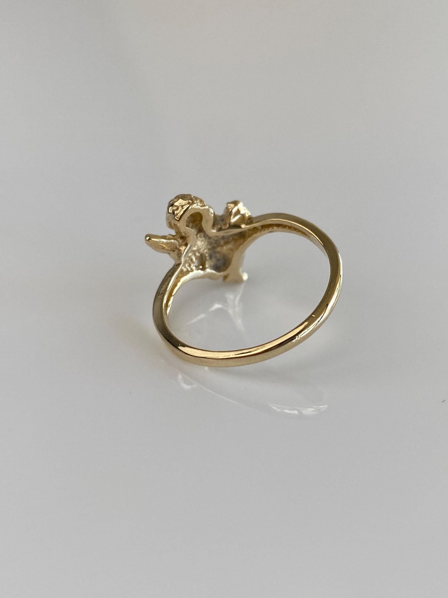 Vintage Solid 14k Yellow Gold Cupid Chevron Ring - Size 6.5