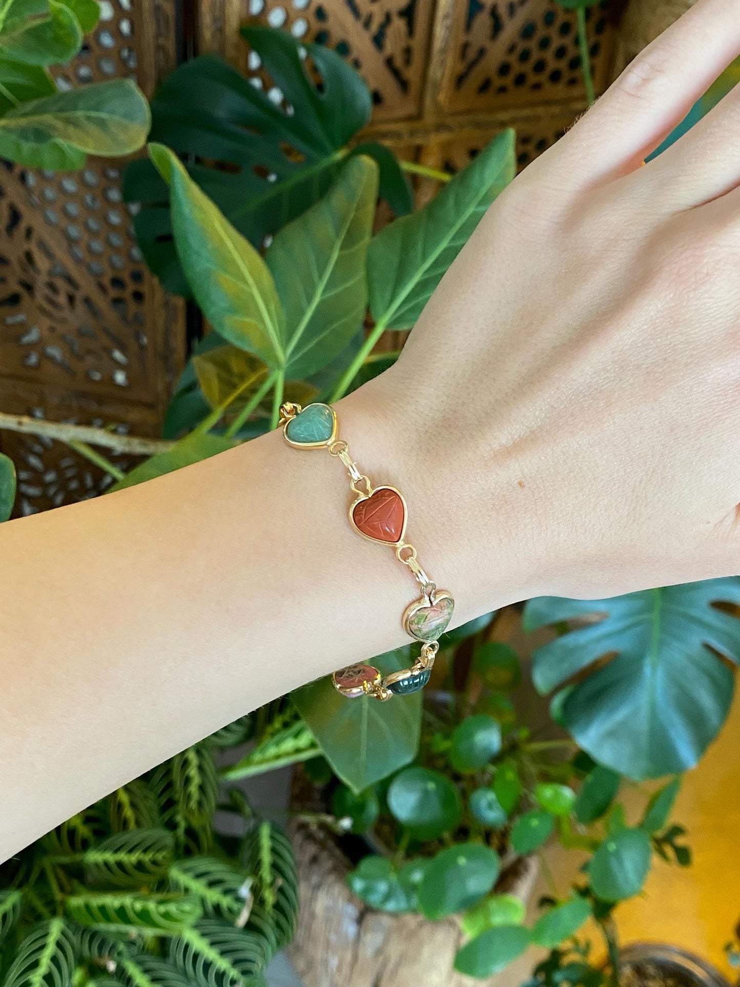 Vintage Solid 14k Yellow Gold Carved Scarab Heart Rhodolite Tigers Eye Jade Agate Green Chalcedony Red Agate Bracelet - 7.5 inches