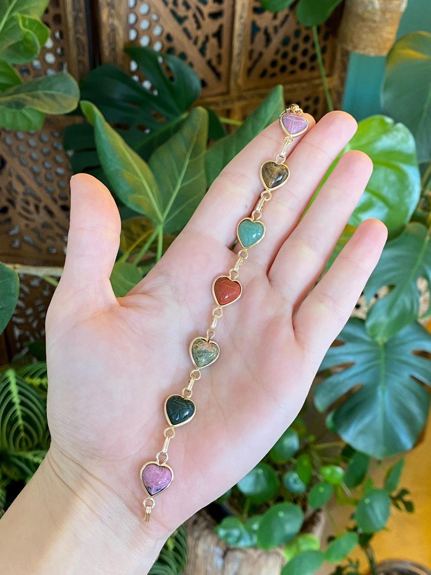 Vintage Solid 14k Yellow Gold Carved Scarab Heart Rhodolite Tigers Eye Jade Agate Green Chalcedony Red Agate Bracelet - 7.5 inches