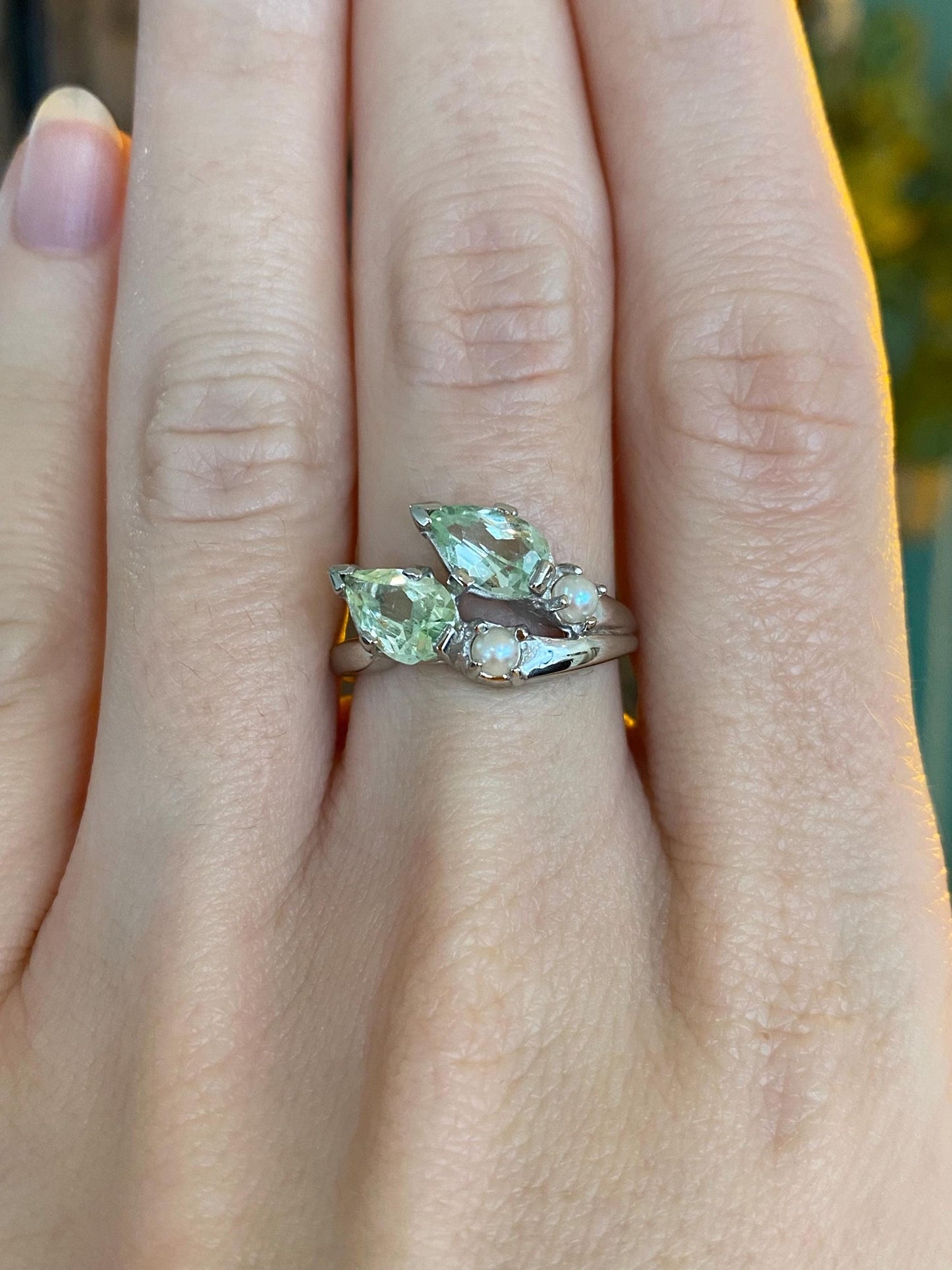 Vintage Solid 10k White Gold Light Green Quartz Seed Pearls Ring - Size 6.75