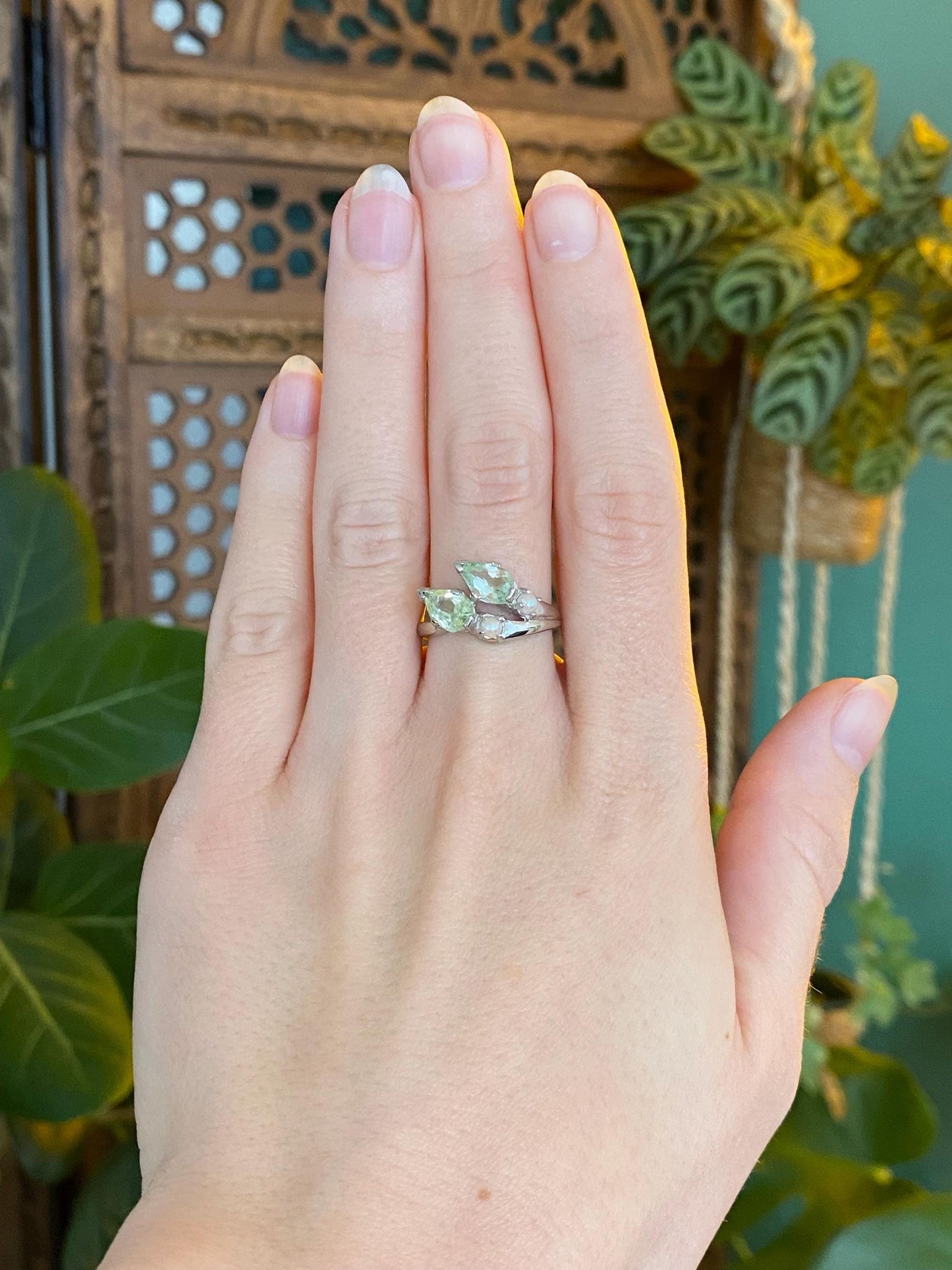 Vintage Solid 10k White Gold Light Green Quartz Seed Pearls Ring - Size 6.75