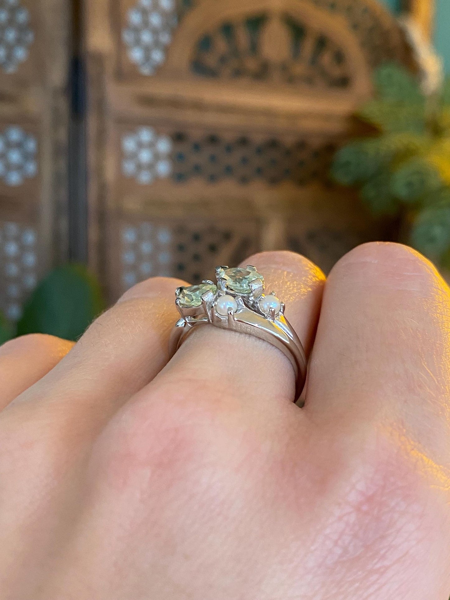 Vintage Solid 10k White Gold Light Green Quartz Seed Pearls Ring - Size 6.75