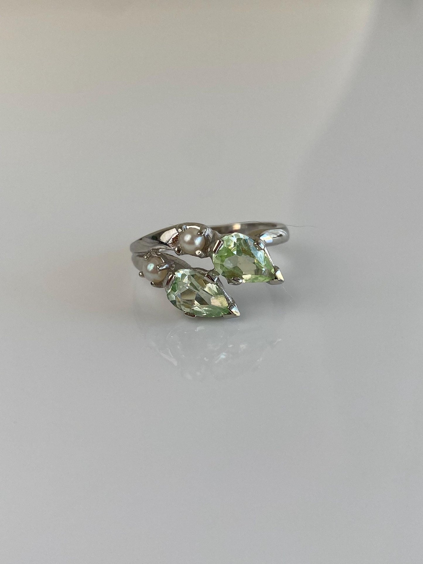 Vintage Solid 10k White Gold Light Green Quartz Seed Pearls Ring - Size 6.75