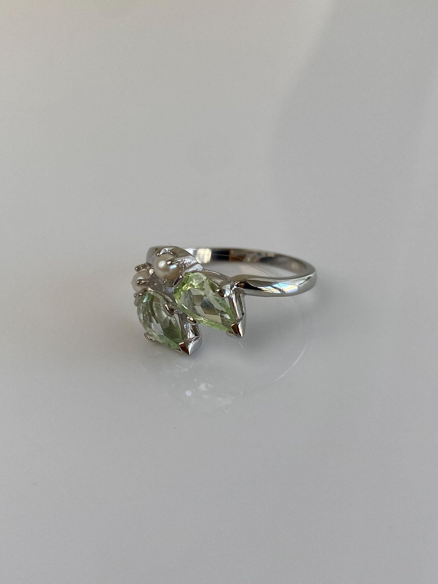 Vintage Solid 10k White Gold Light Green Quartz Seed Pearls Ring - Size 6.75