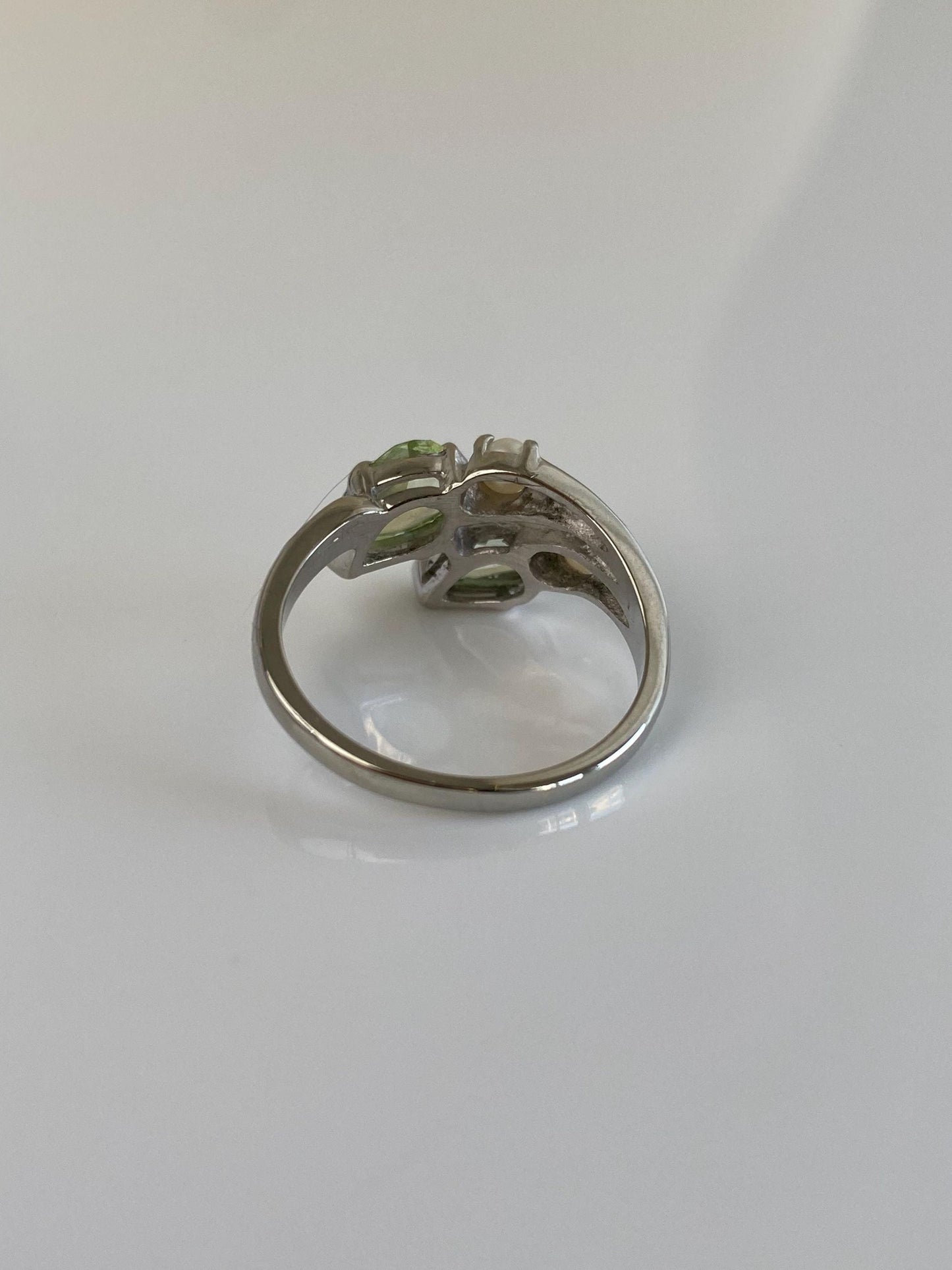 Vintage Solid 10k White Gold Light Green Quartz Seed Pearls Ring - Size 6.75