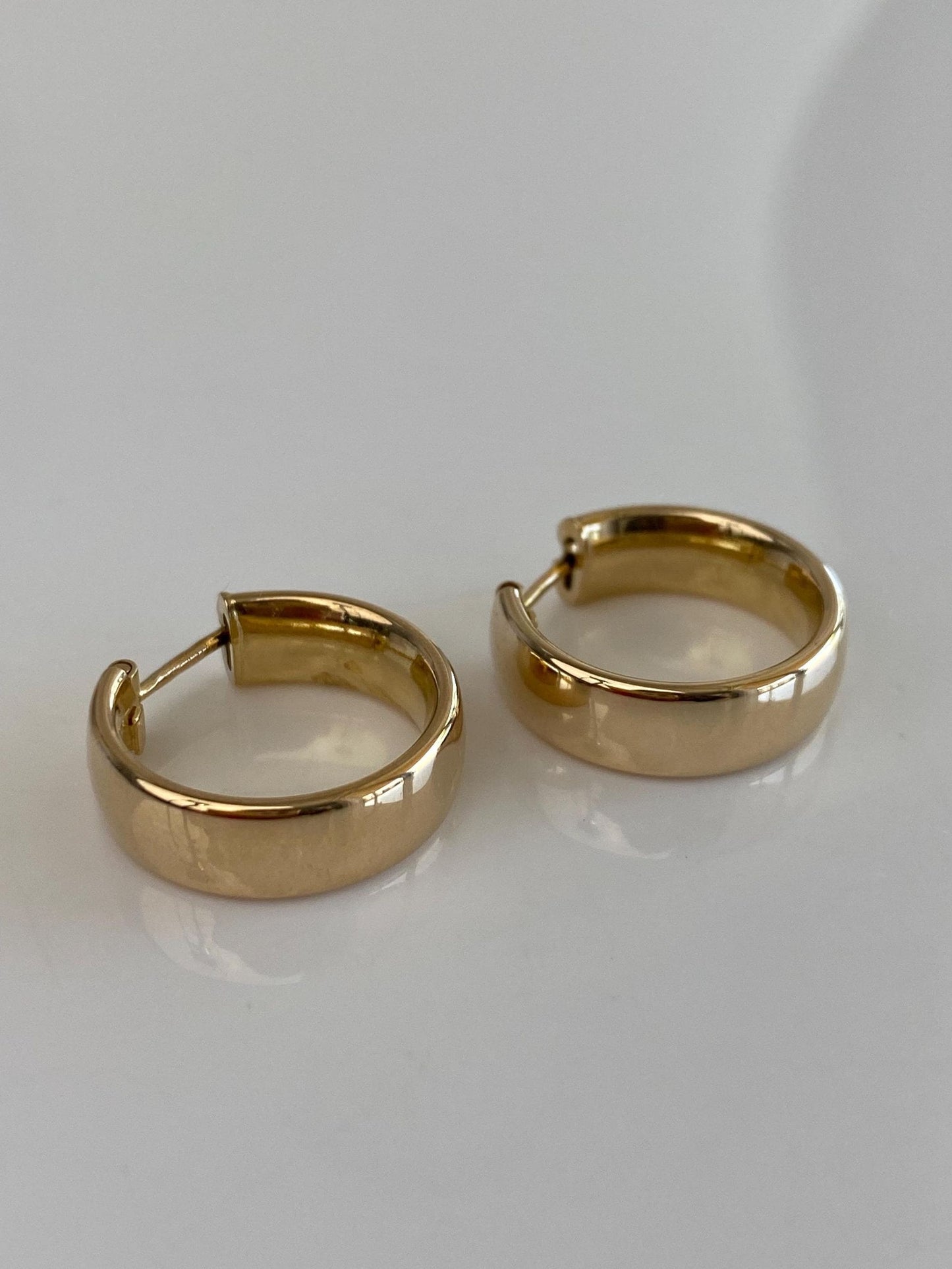 Vintage 14k Yellow Gold Hoop Earrings