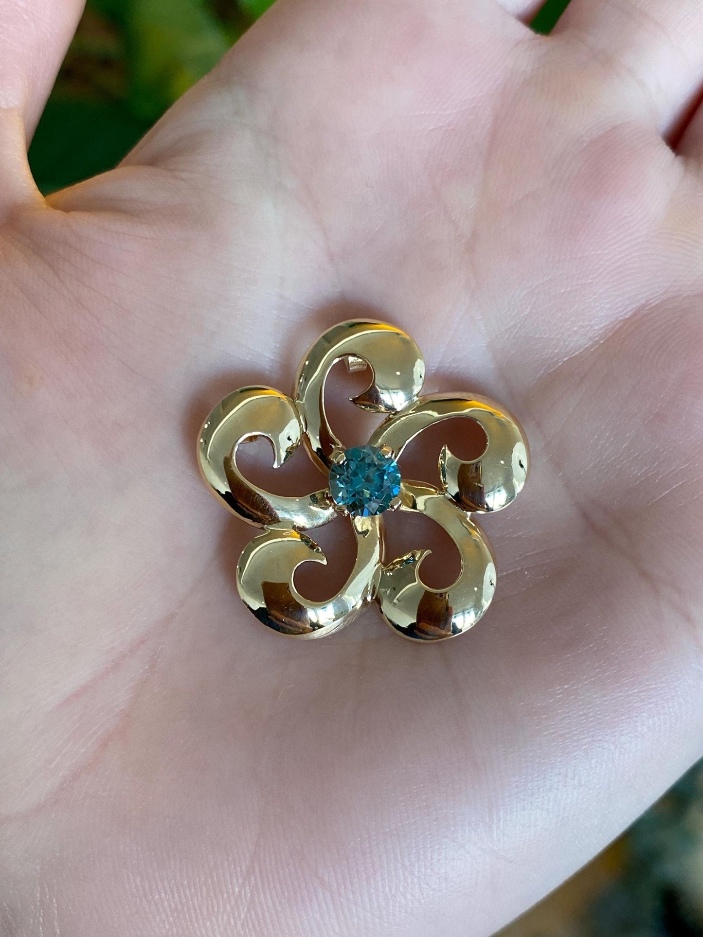 Vintage Solid 14k Yellow Gold Blue Zircon Flower Spiral Slide Charm
