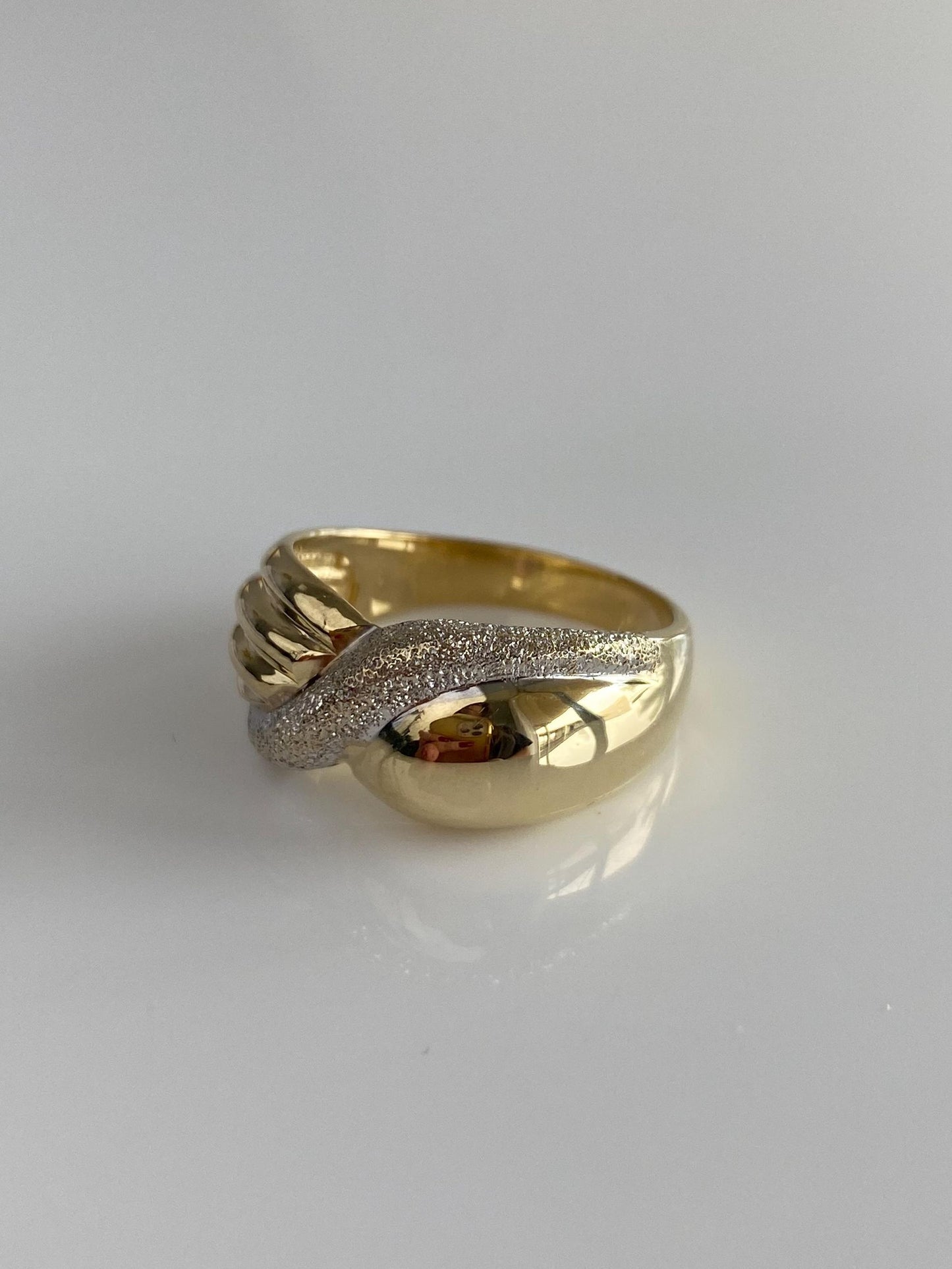 Vintage Solid 14k White & Yellow Gold Sparkly Twist Ring - Size 9