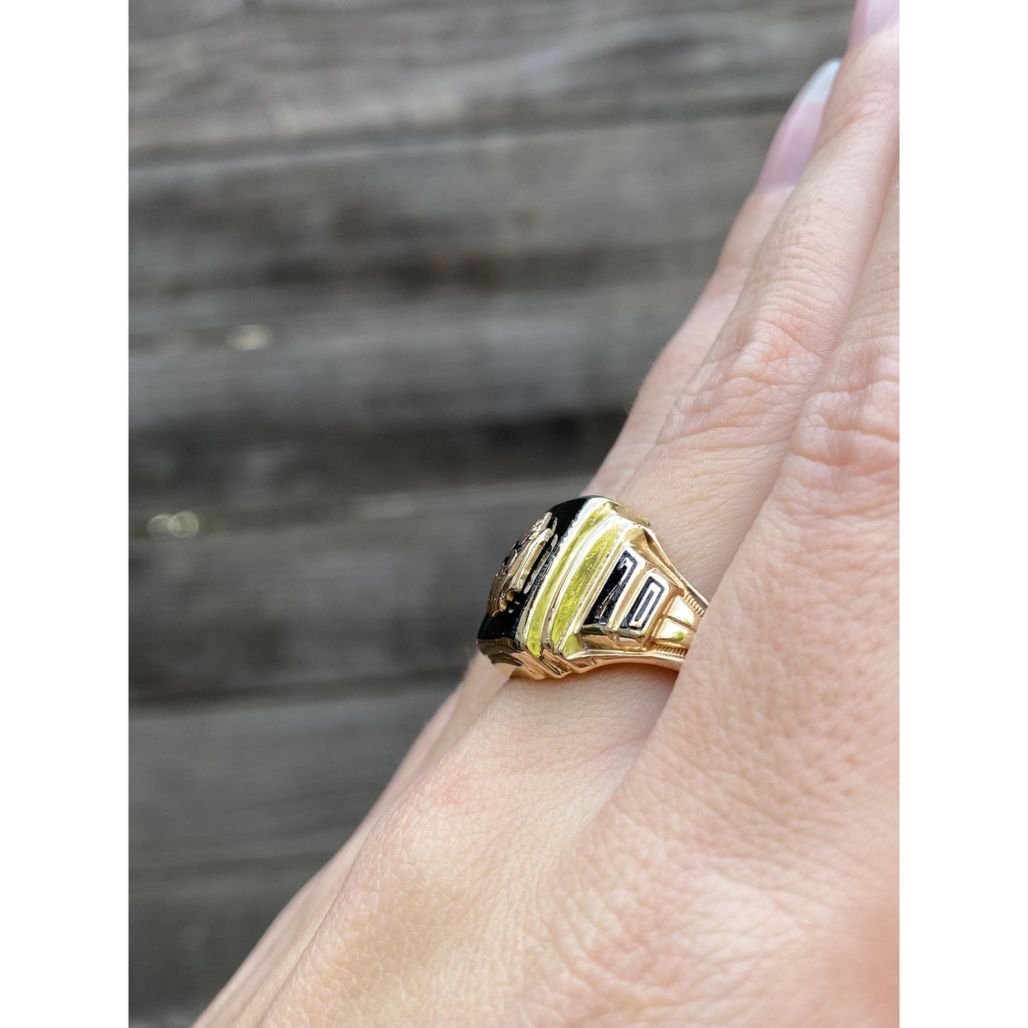 Vintage Solid 10k Yellow Gold Green Spinel 1970 Class Ring - Size 9.5