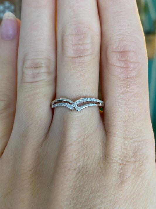 Vintage Solid 14k White Gold Diamond Chevron Ring - Size 8.75