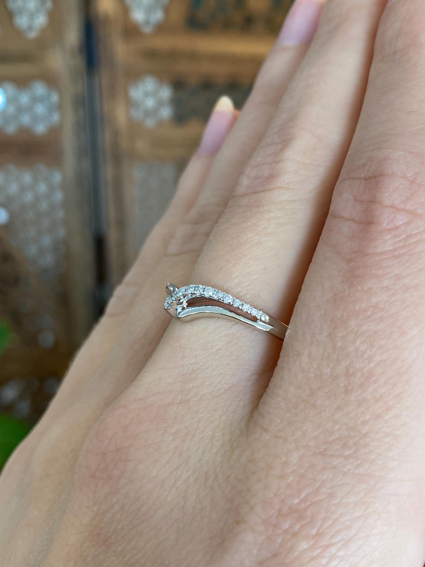 Vintage Solid 14k White Gold Diamond Chevron Ring - Size 8.75