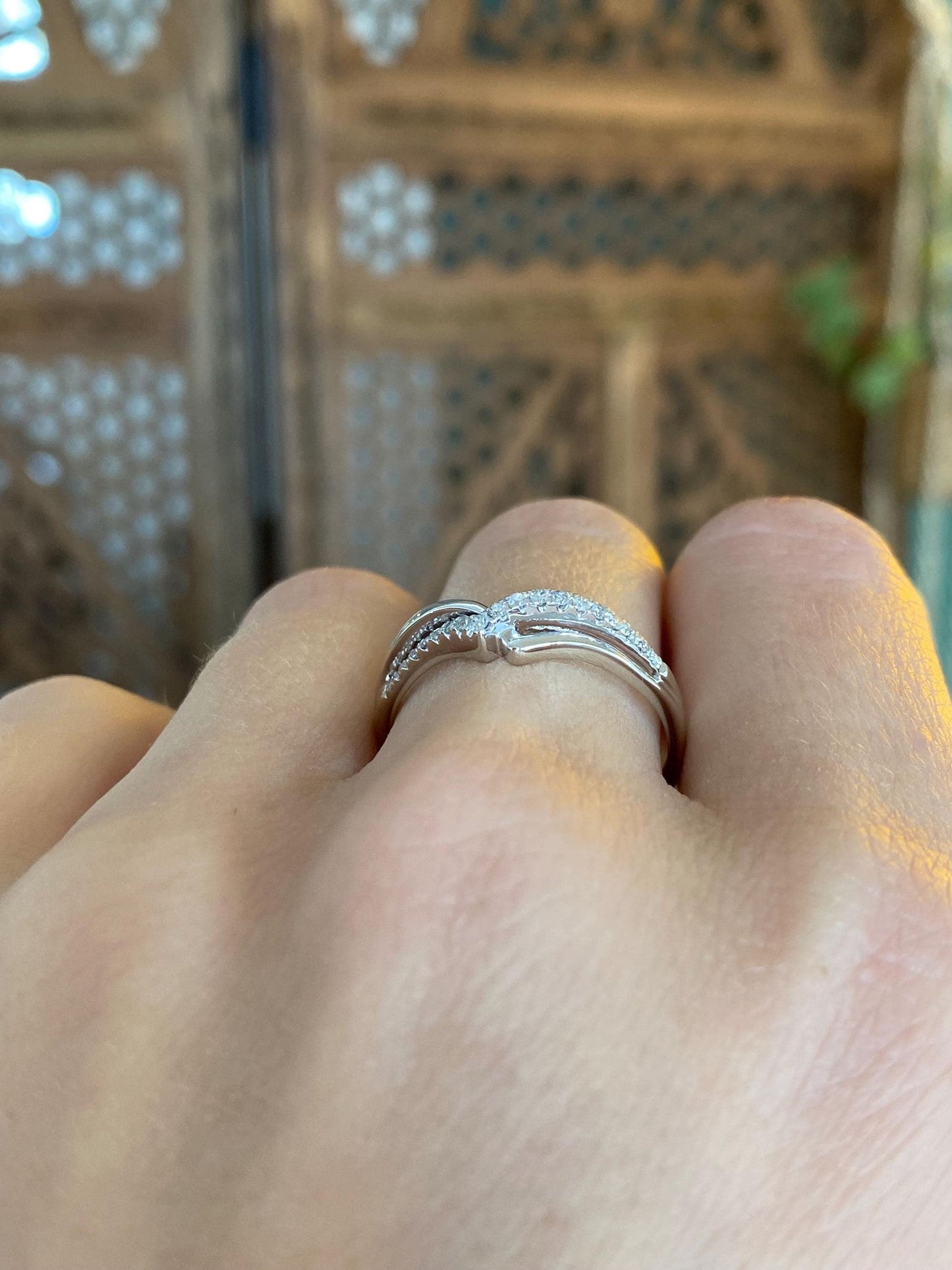 Vintage Solid 14k White Gold Diamond Chevron Ring - Size 8.75