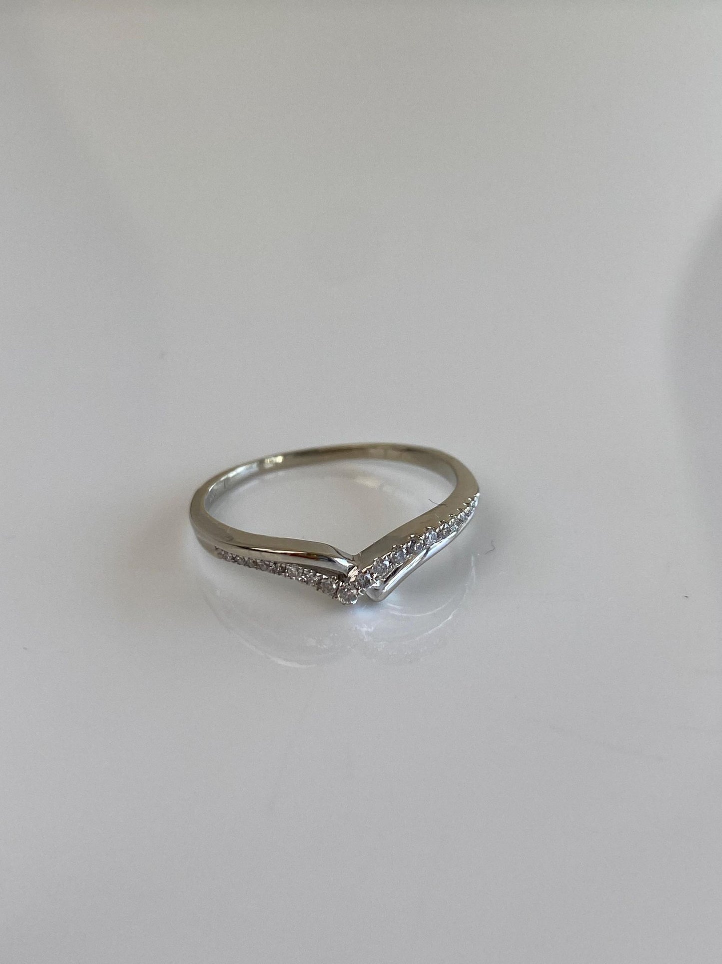 Vintage Solid 14k White Gold Diamond Chevron Ring - Size 8.75