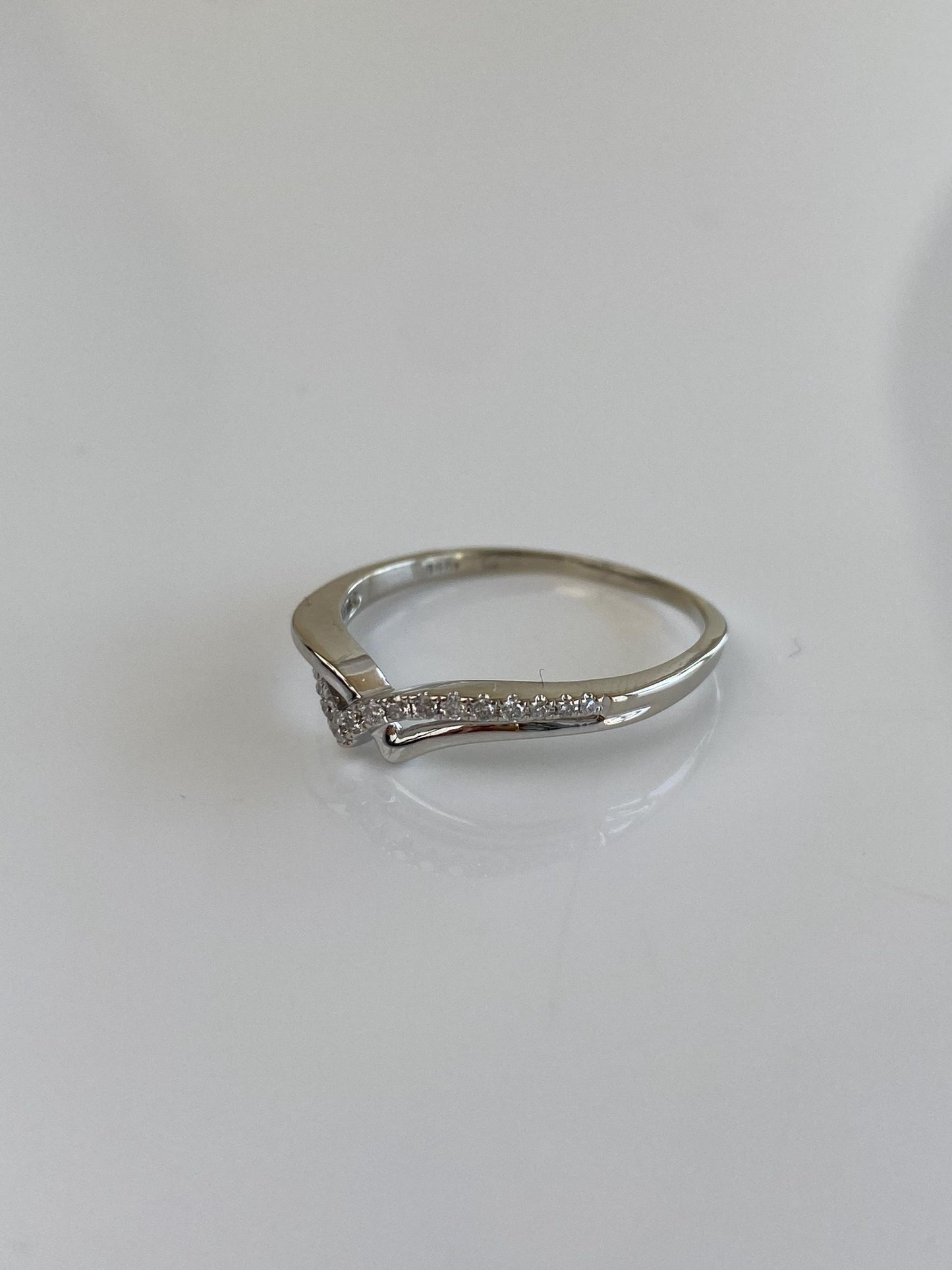 Vintage Solid 14k White Gold Diamond Chevron Ring - Size 8.75