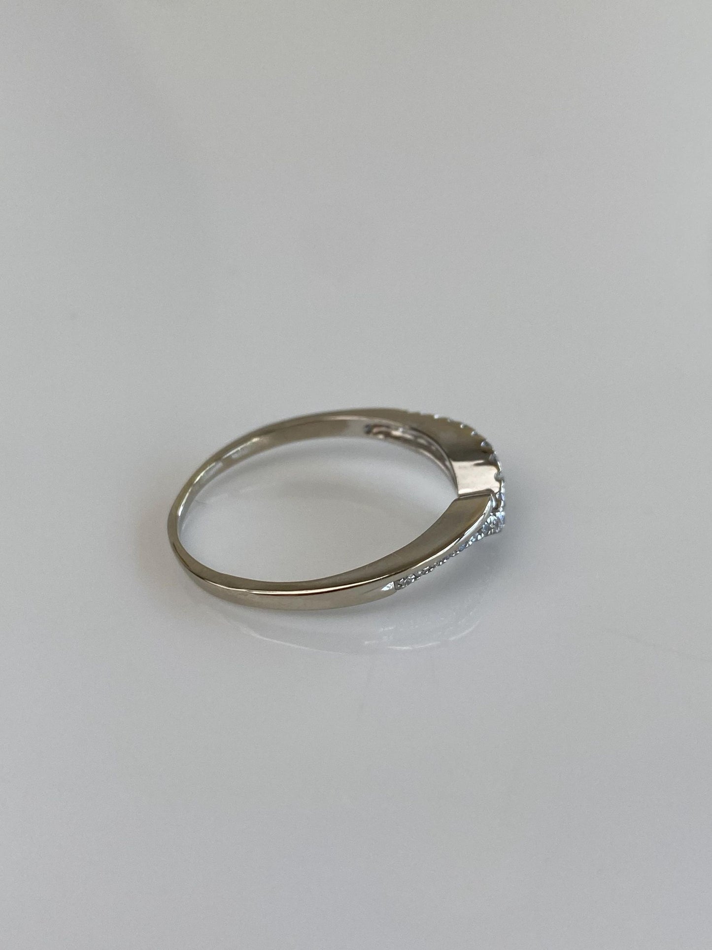 Vintage Solid 14k White Gold Diamond Chevron Ring - Size 8.75