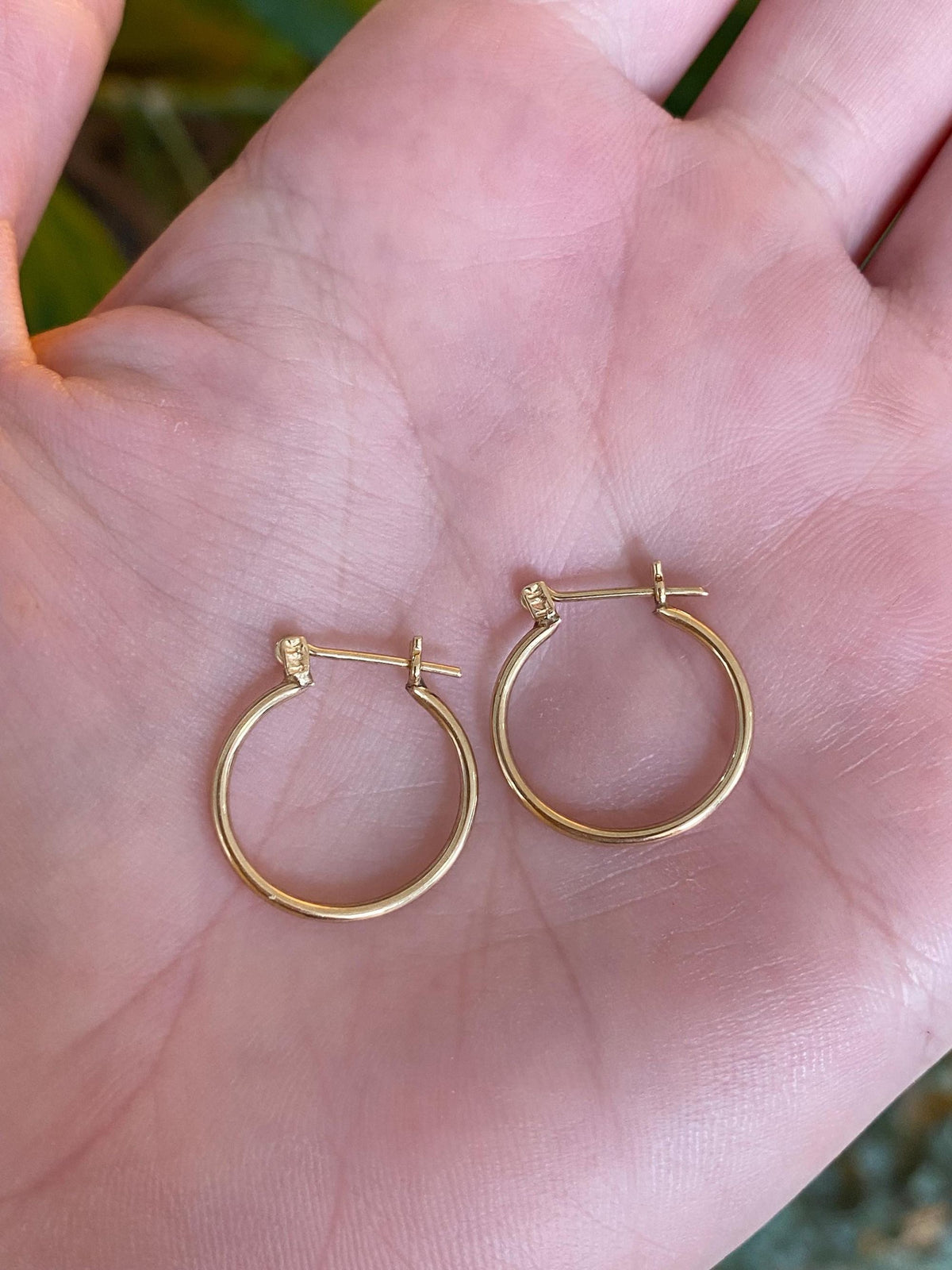 Vintage 14k Yellow Gold Thin Hoop Earrings