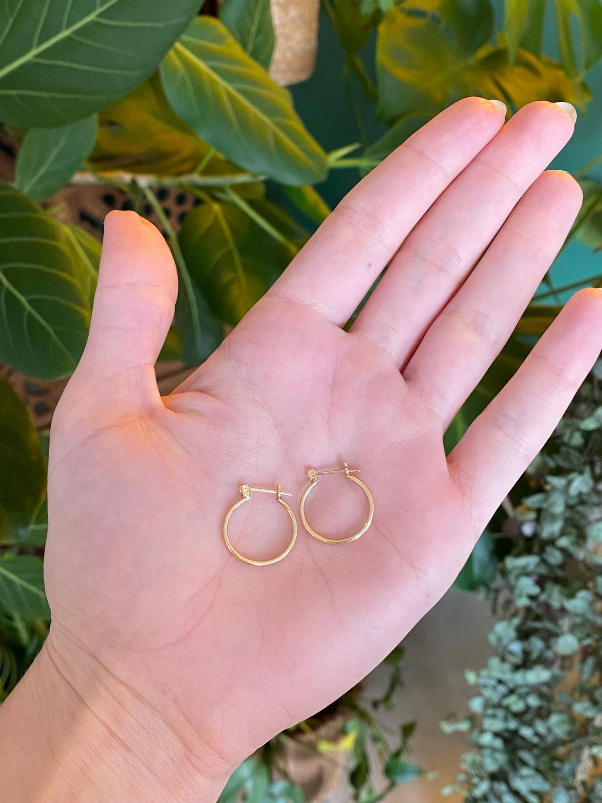 Vintage 14k Yellow Gold Thin Hoop Earrings