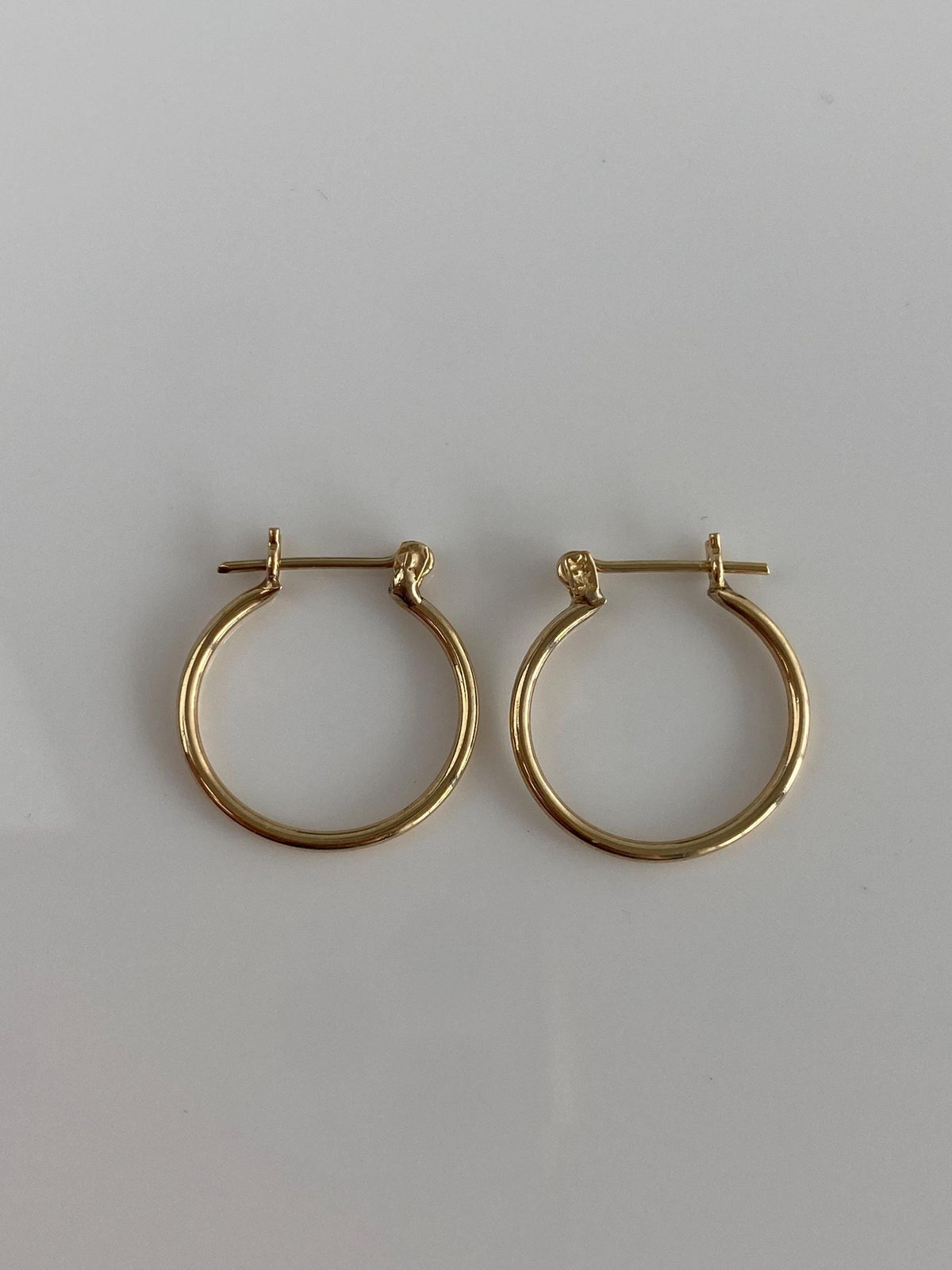 Vintage 14k Yellow Gold Thin Hoop Earrings