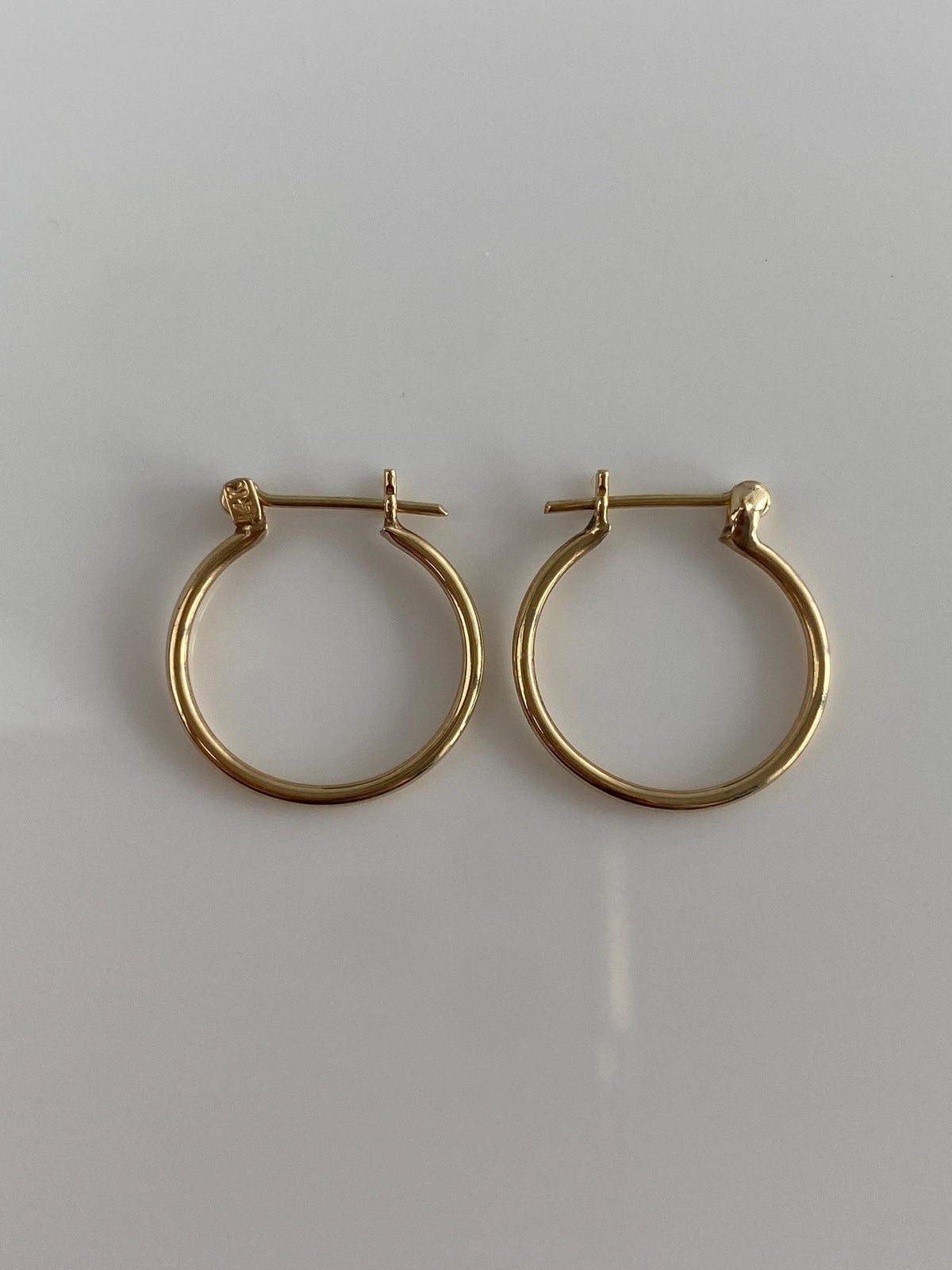 Vintage 14k Yellow Gold Thin Hoop Earrings