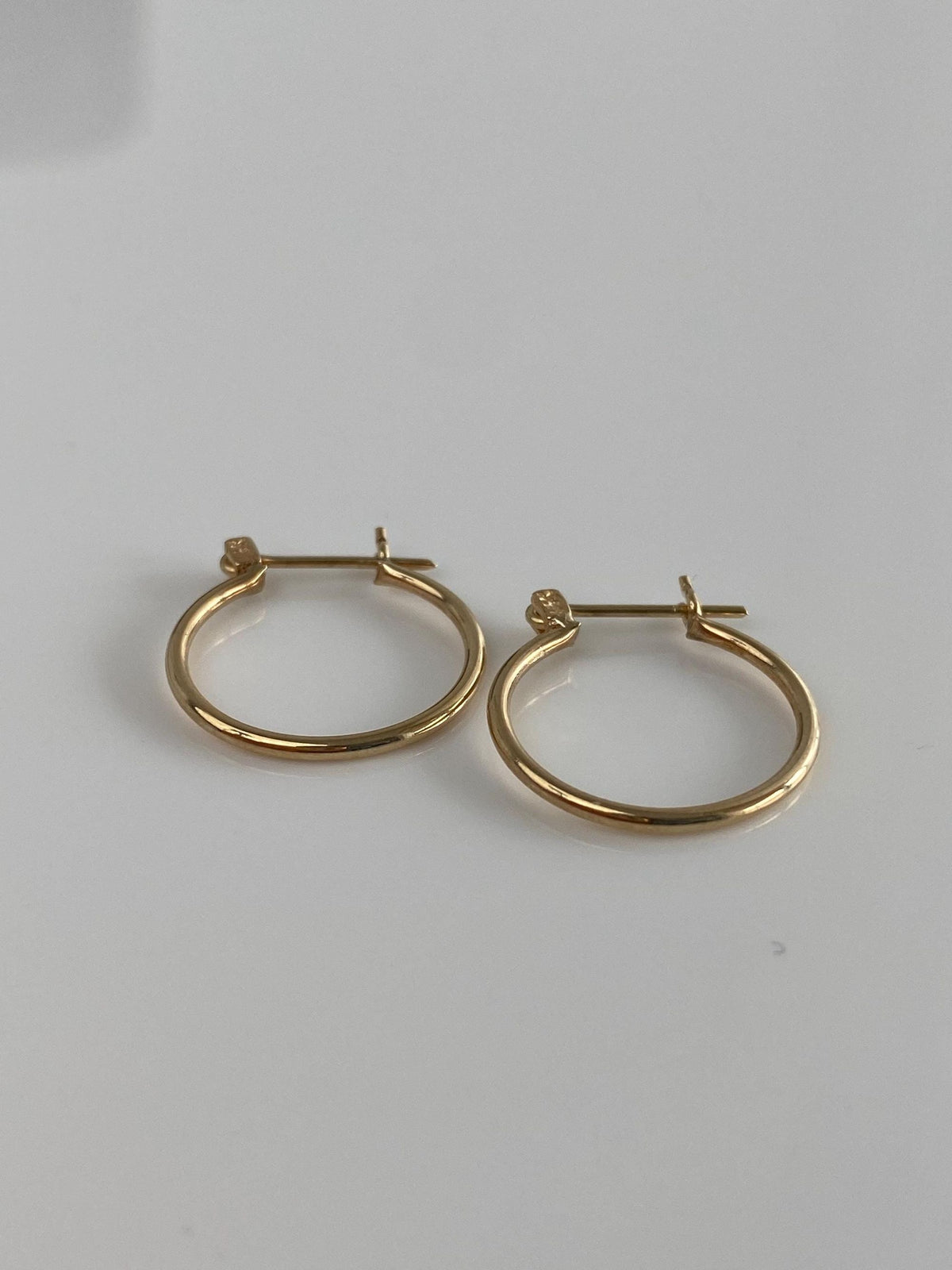 Vintage 14k Yellow Gold Thin Hoop Earrings