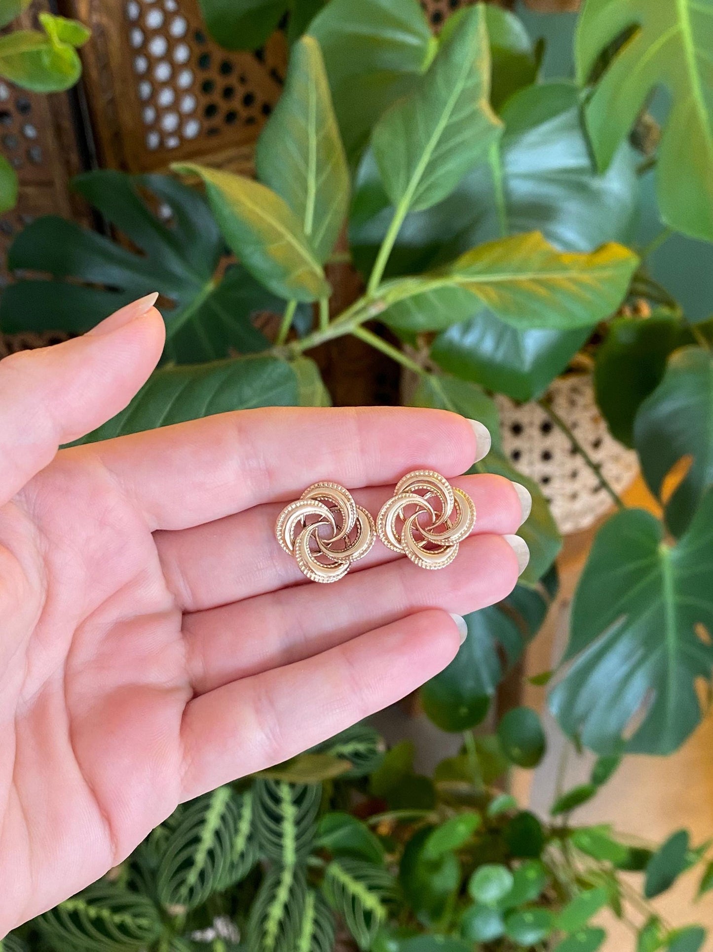 Vintage 10k Yellow Gold Old Designed Knot Stud Earrings