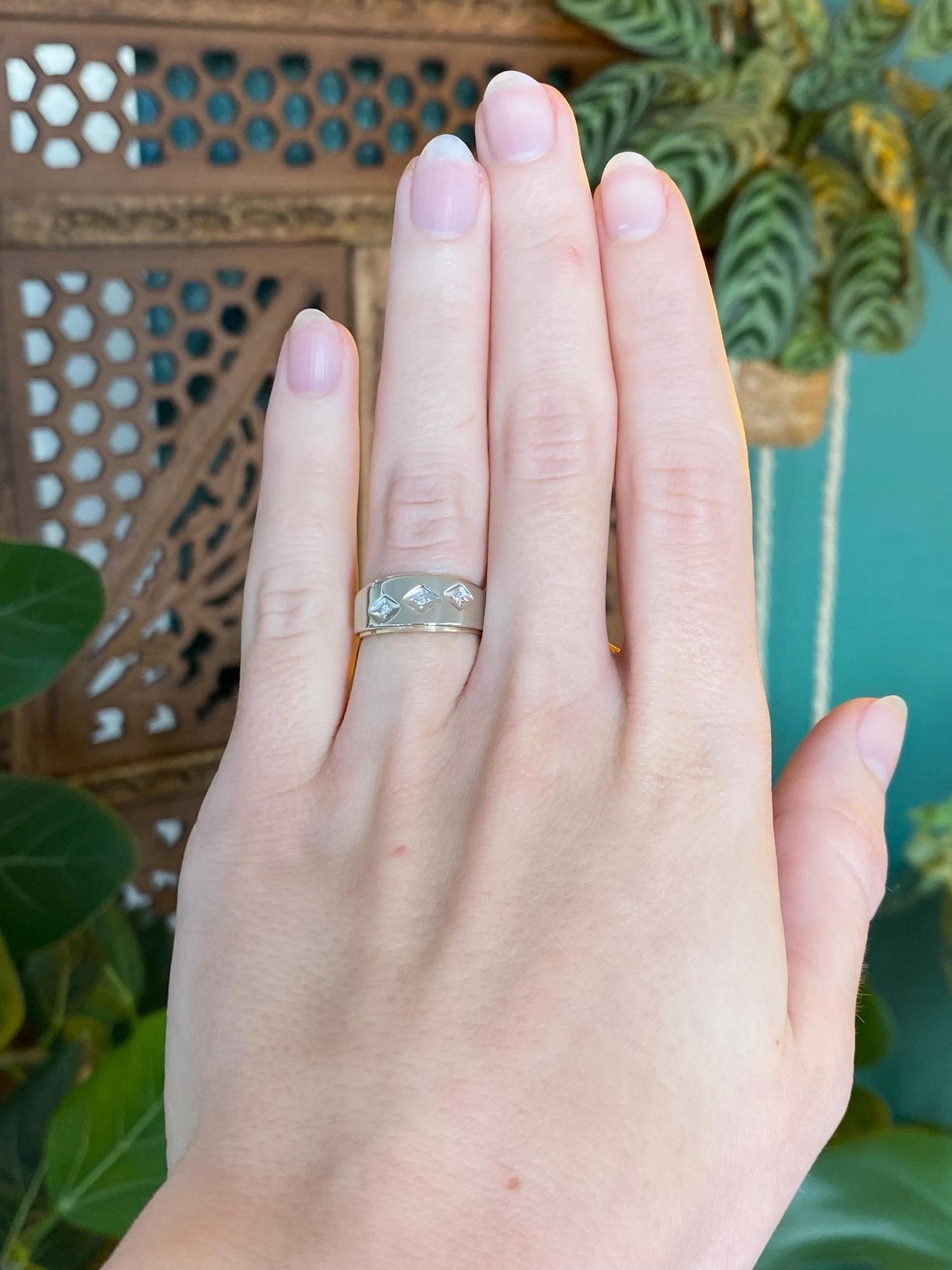 Vintage Solid 14k White & Yellow Gold Diamond Ring Band - Size 4.75