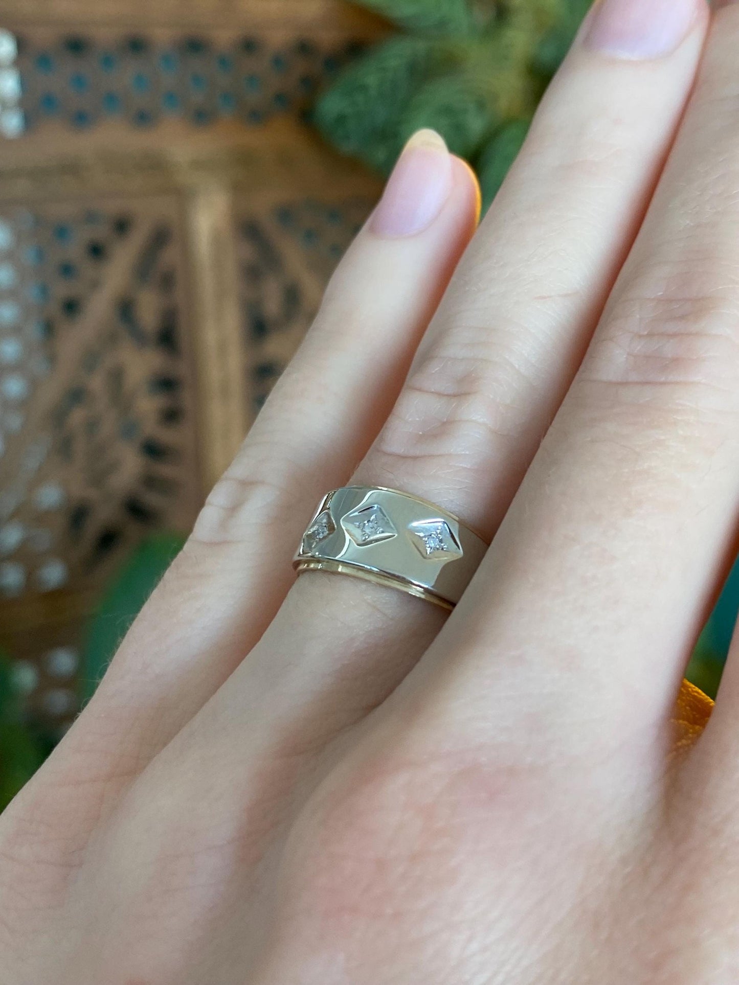 Vintage Solid 14k White & Yellow Gold Diamond Ring Band - Size 4.75