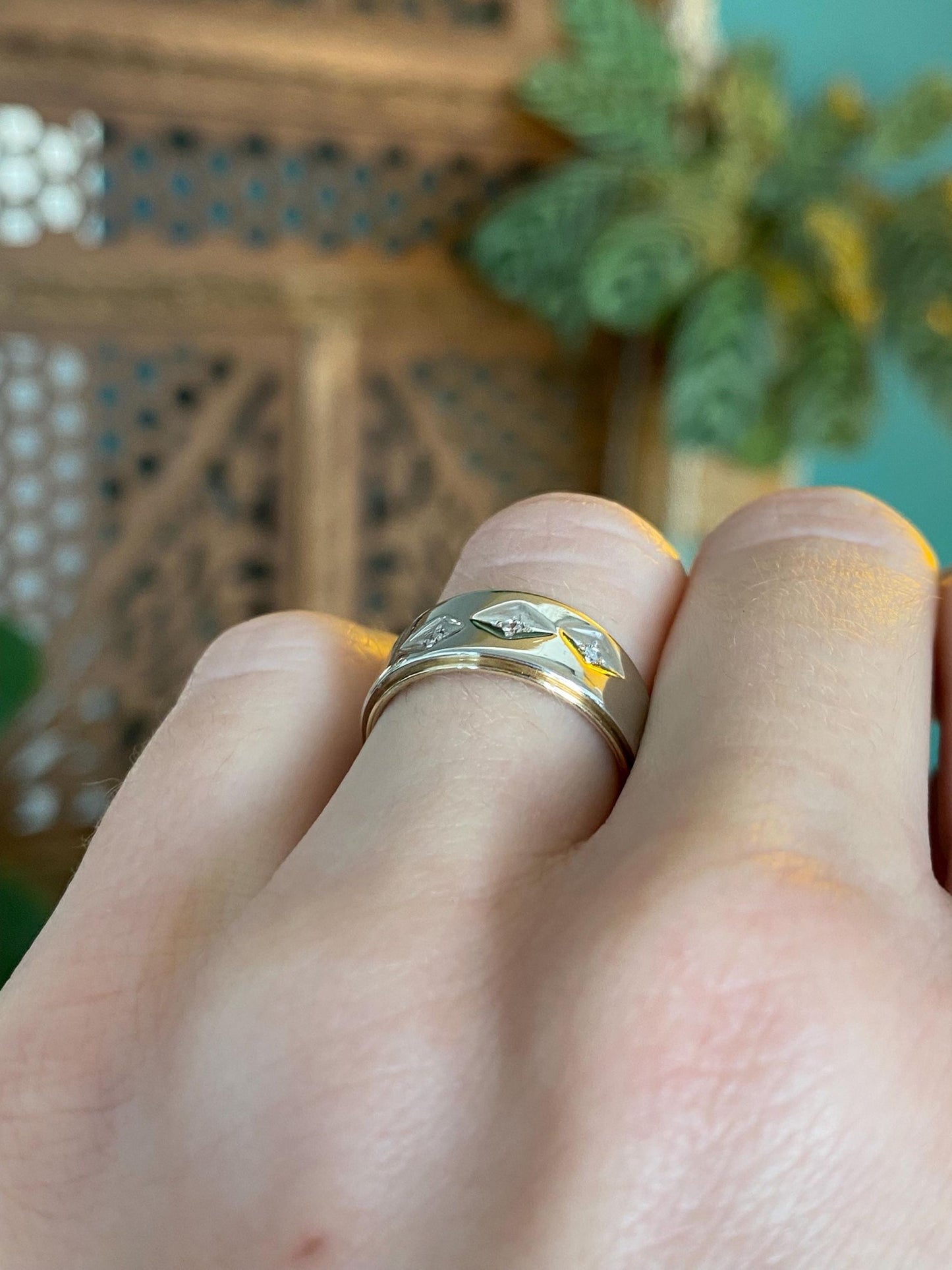 Vintage Solid 14k White & Yellow Gold Diamond Ring Band - Size 4.75