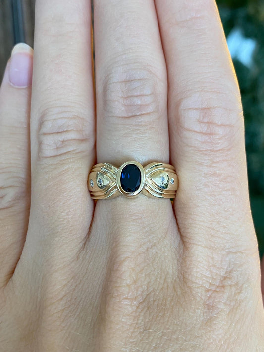 Vintage Solid 14k Yellow Gold Blue Sapphire Diamond Lined Design Ring - Size 6.75