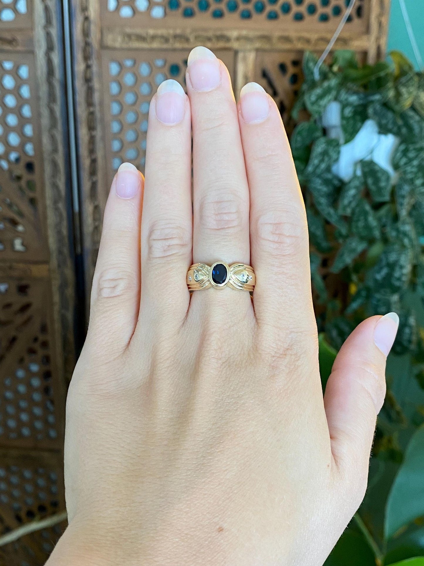 Vintage Solid 14k Yellow Gold Blue Sapphire Diamond Lined Design Ring - Size 6.75