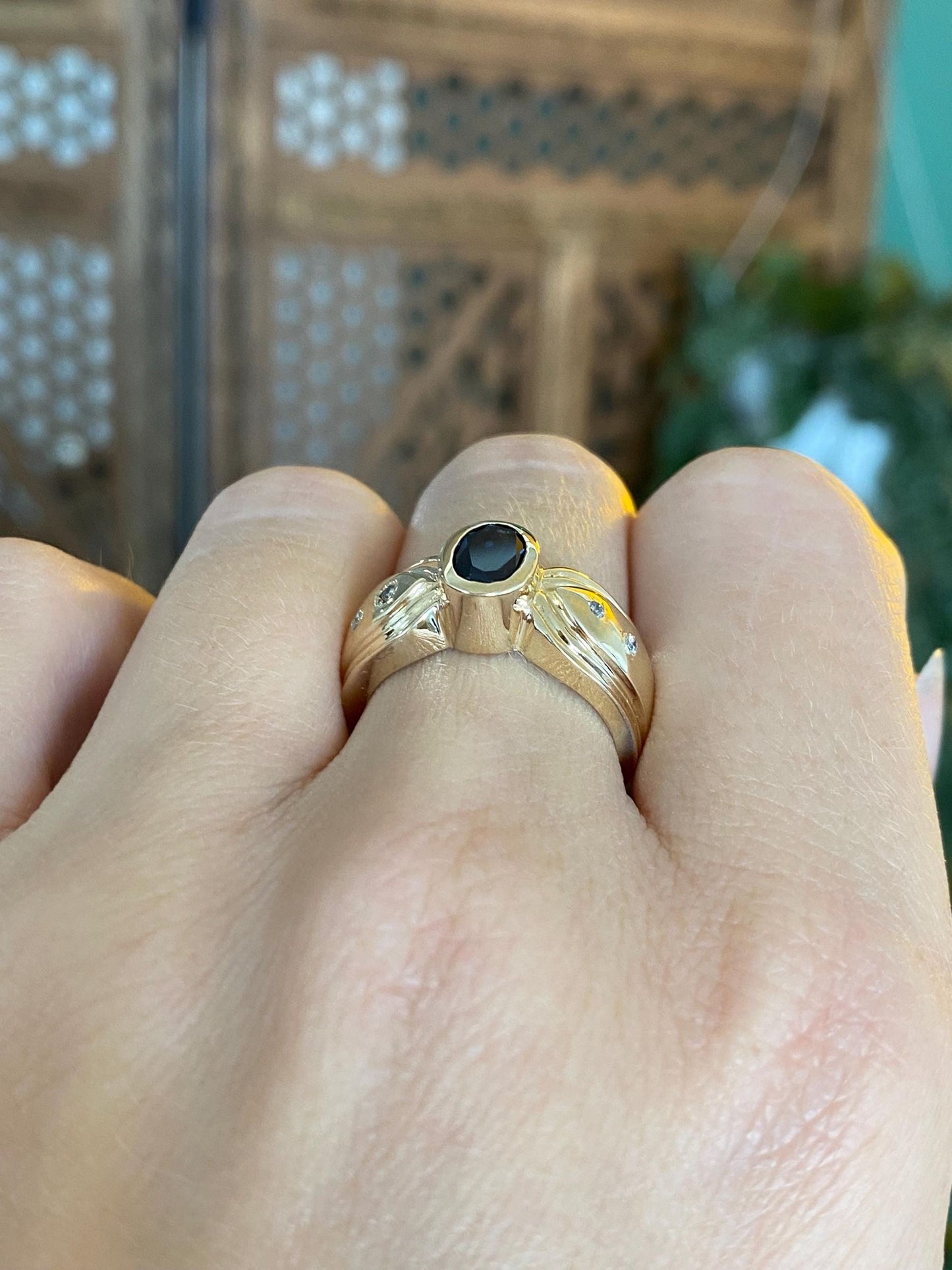 Vintage Solid 14k Yellow Gold Blue Sapphire Diamond Lined Design Ring - Size 6.75