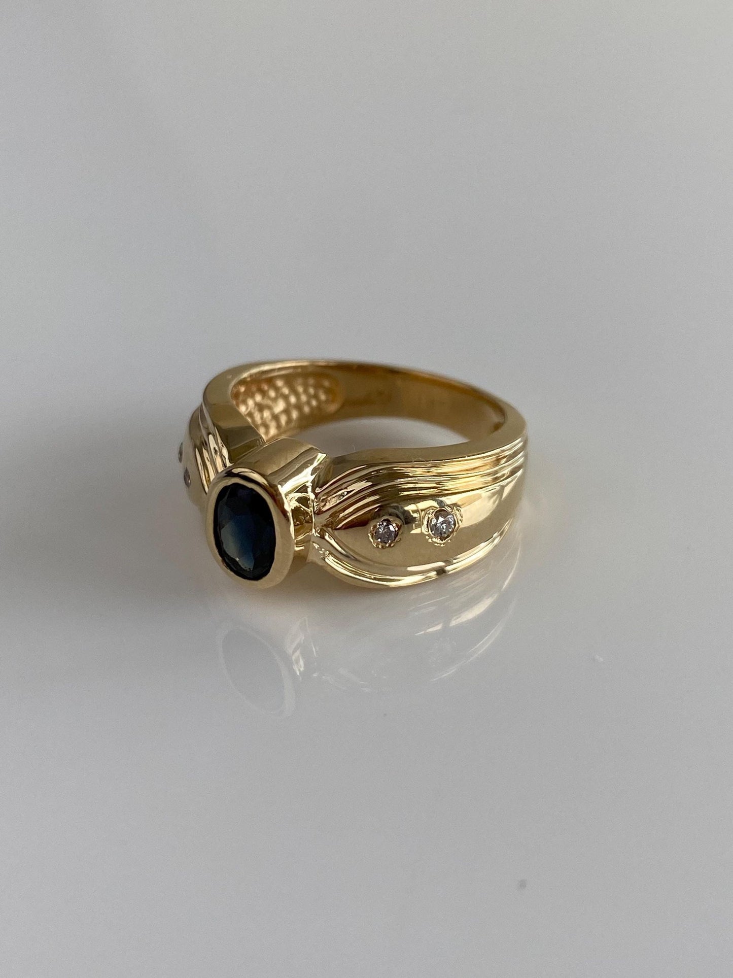 Vintage Solid 14k Yellow Gold Blue Sapphire Diamond Lined Design Ring - Size 6.75