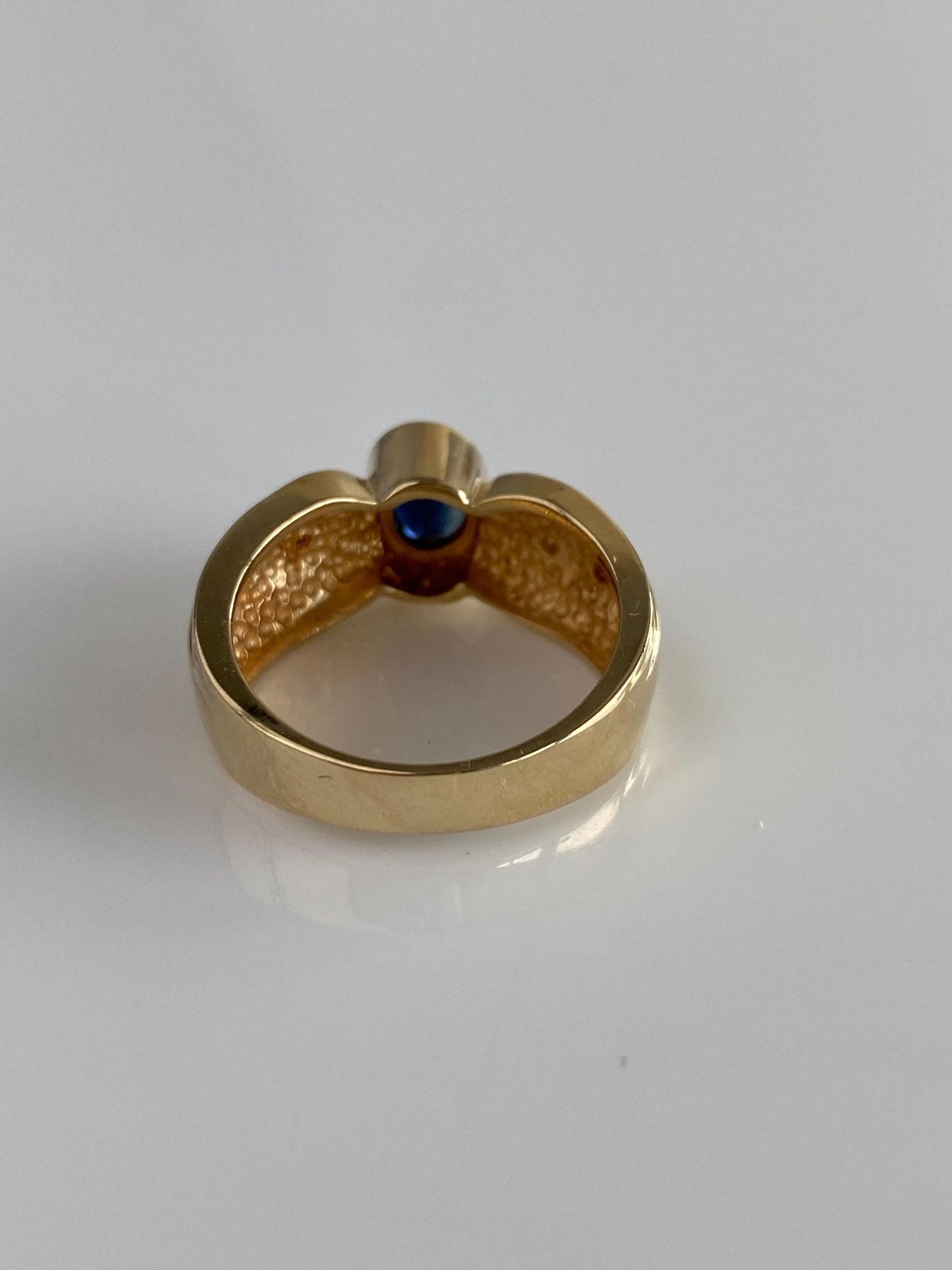 Vintage Solid 14k Yellow Gold Blue Sapphire Diamond Lined Design Ring - Size 6.75