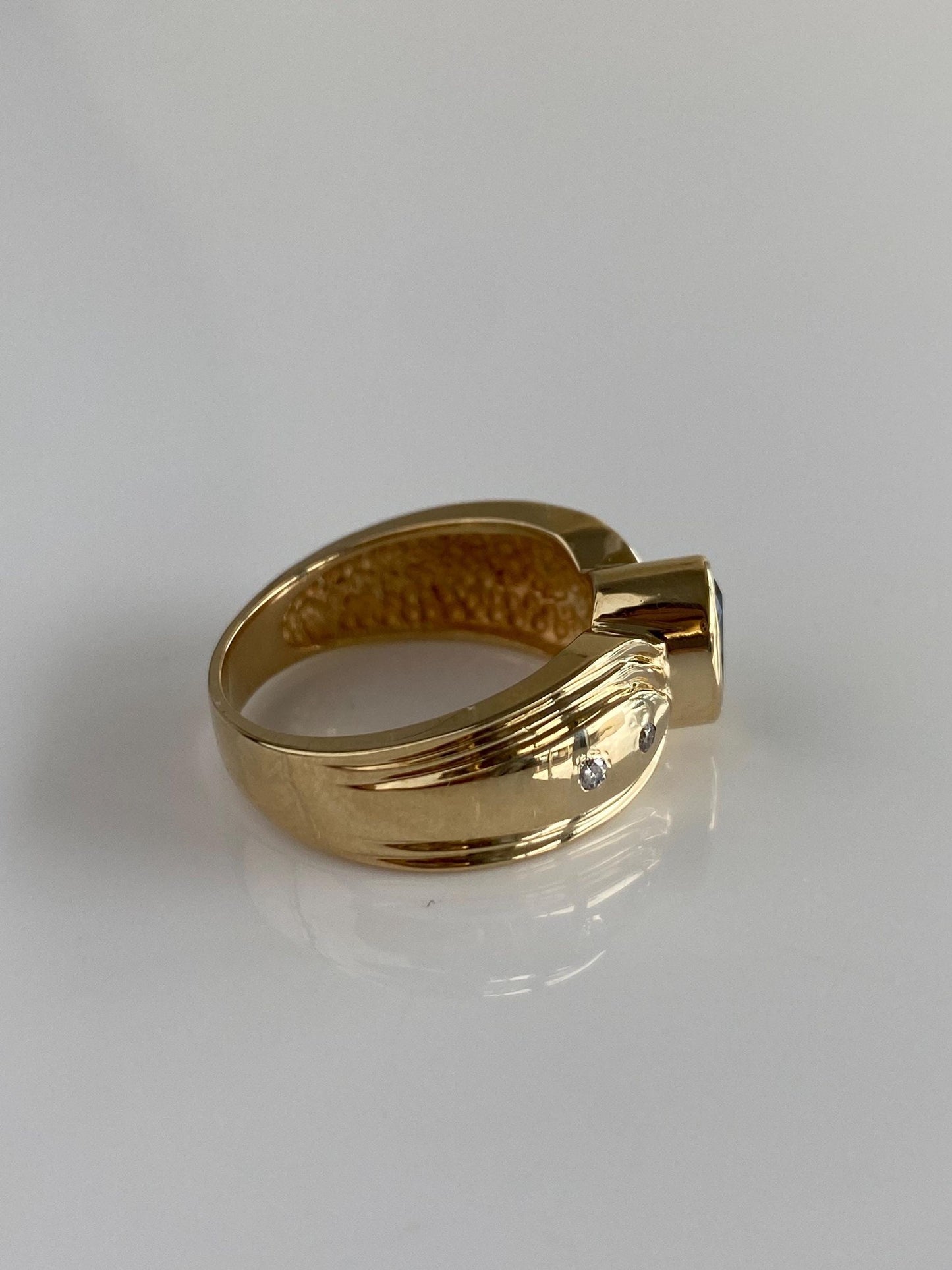Vintage Solid 14k Yellow Gold Blue Sapphire Diamond Lined Design Ring - Size 6.75