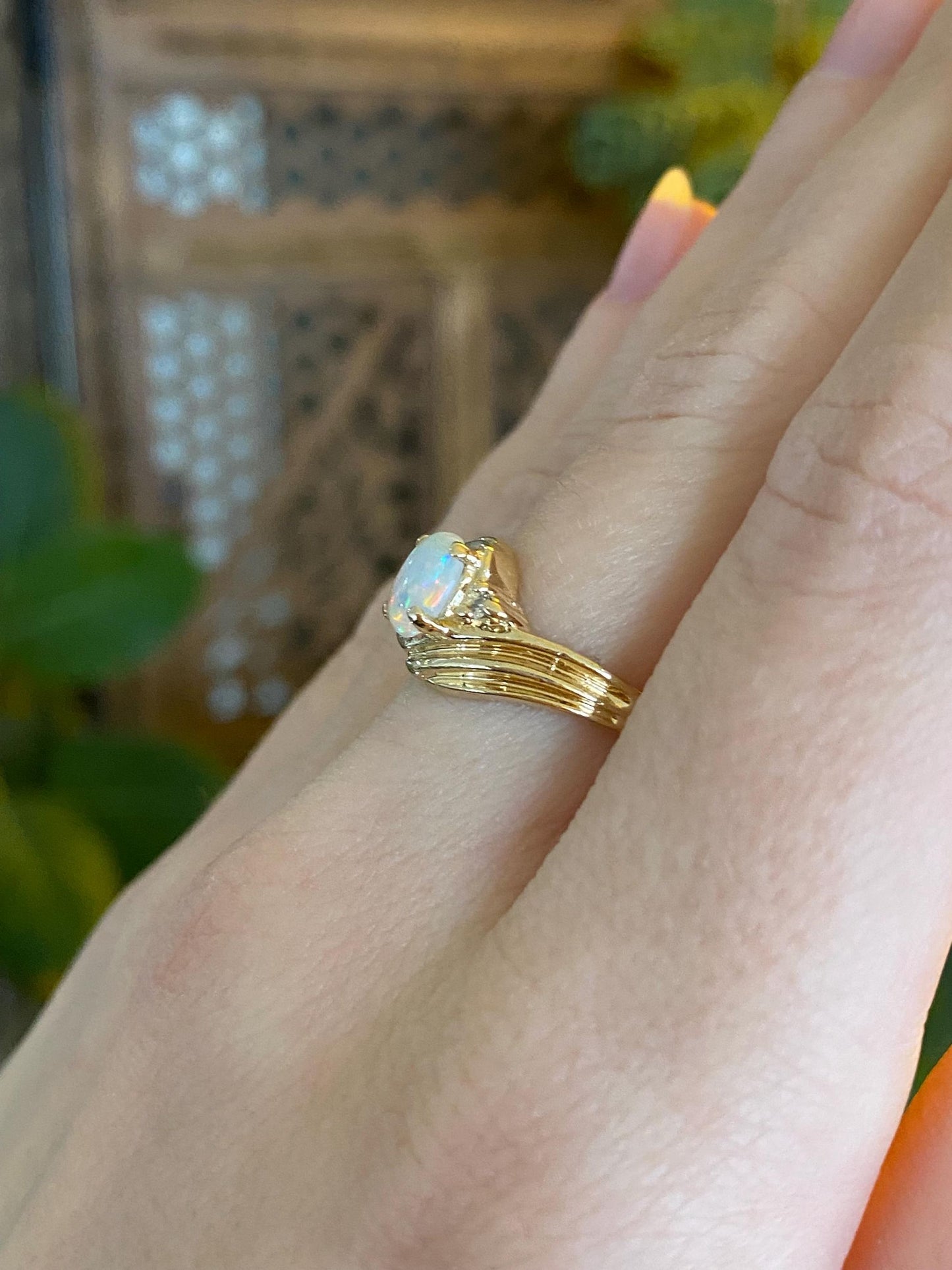 Vintage Solid 14k Yellow Gold Diamond Opal Twist Ring - Size 6.75